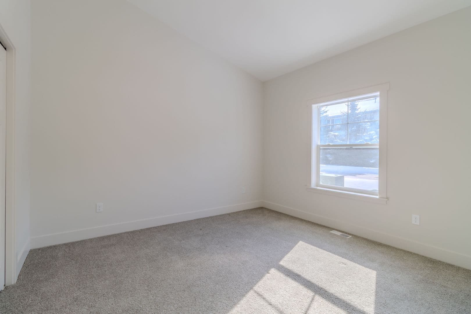 Traverse City Apartment: 1548 Simsbury St.