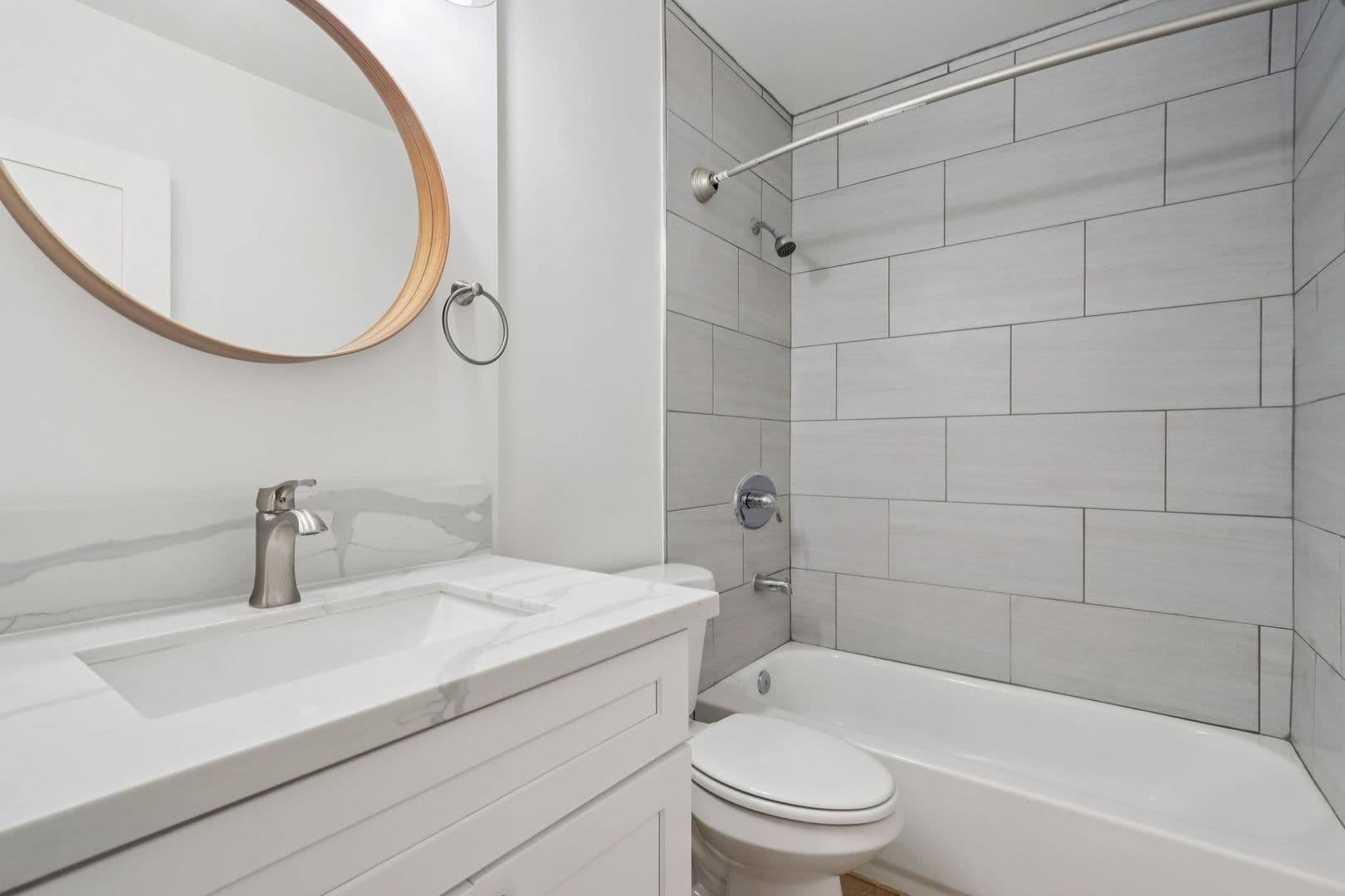 Los Angeles Apartment: 4500 Esmeralda Street
