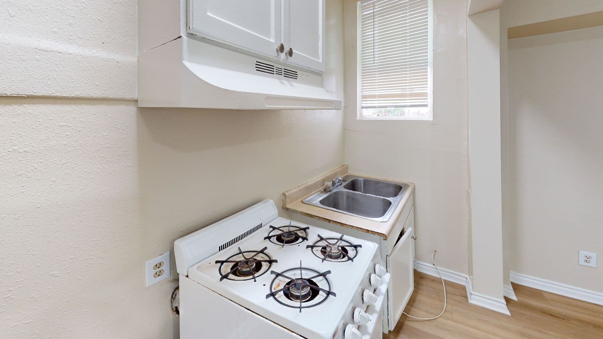 Los Angeles Apartment: 405 N. Soto Street