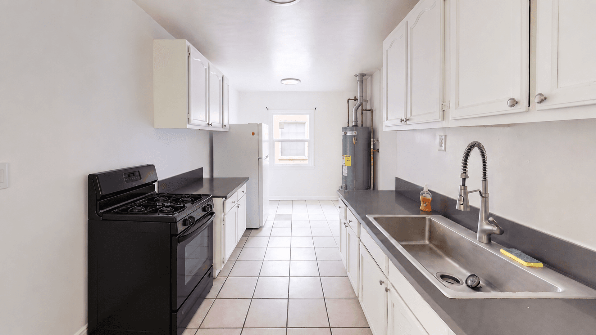 Los Angeles Apartment: 5911 South Wilton Place