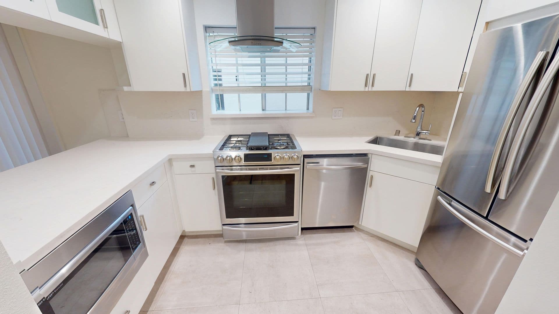 Los Angeles Apartment: 6543 Franklin Avenue