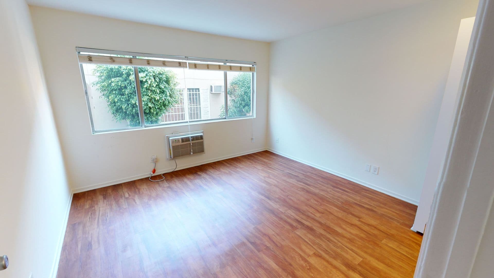 LOS ANGELES Apartment: 6331 ORANGE ST.