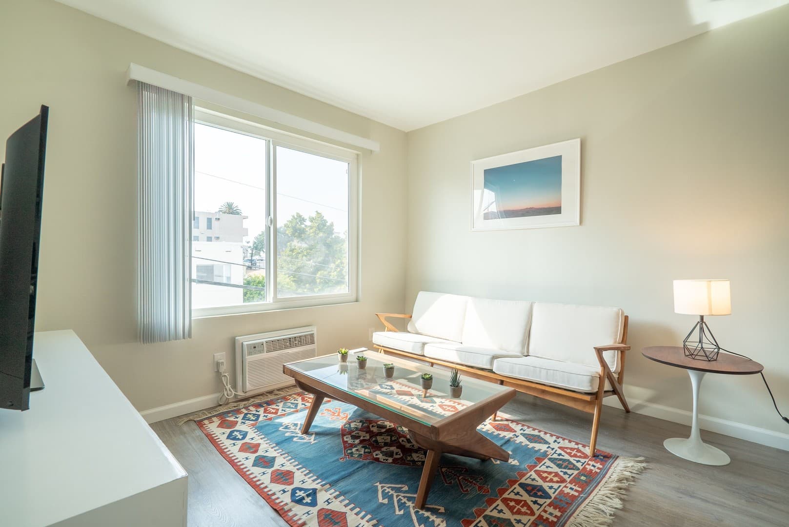 LOS ANGELES Apartment: 2155 BELLEVUE AVE.,