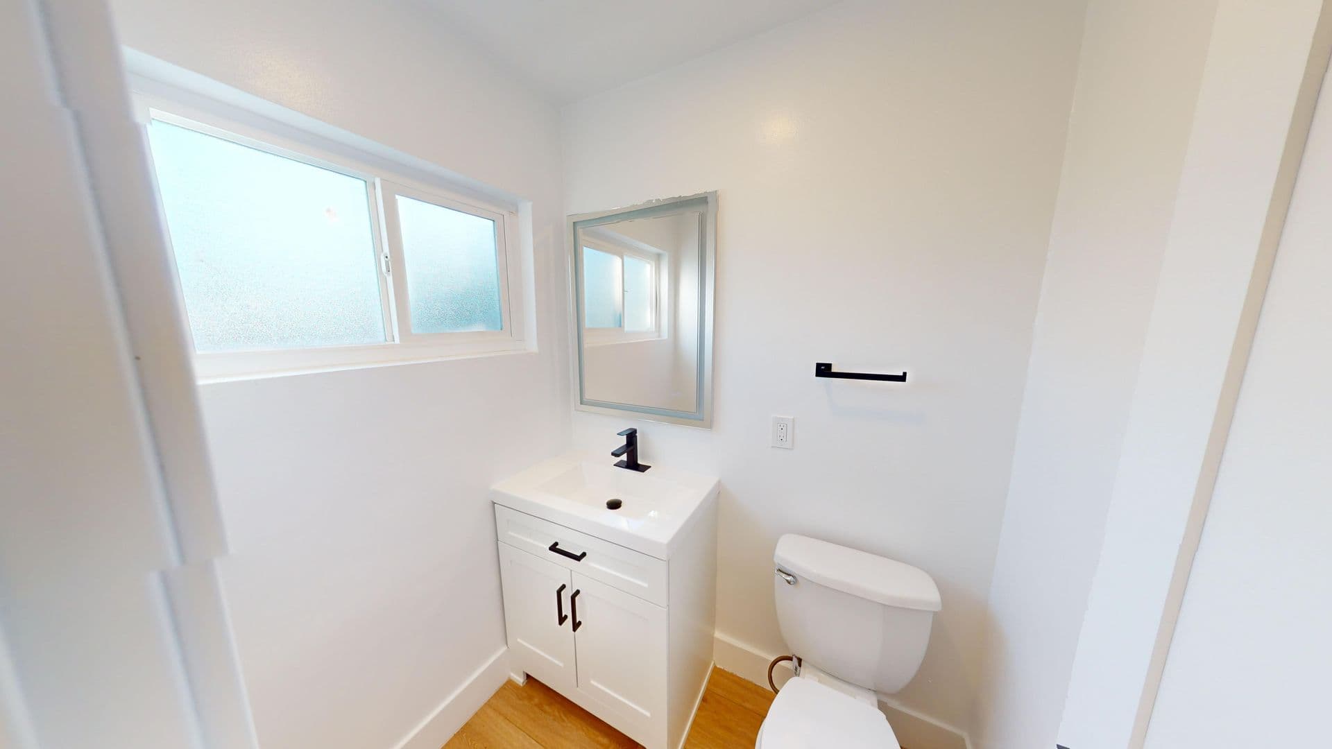 West Hollywood Apartment: 943 North Gardner Street