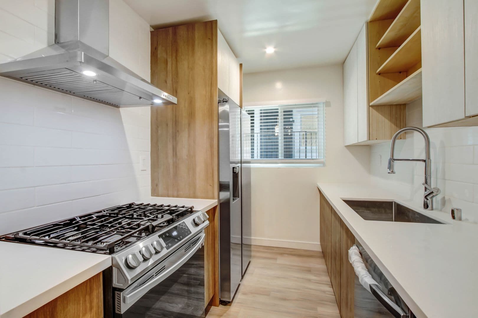 West Hollywood Apartment: 7634 Hampton Ave,