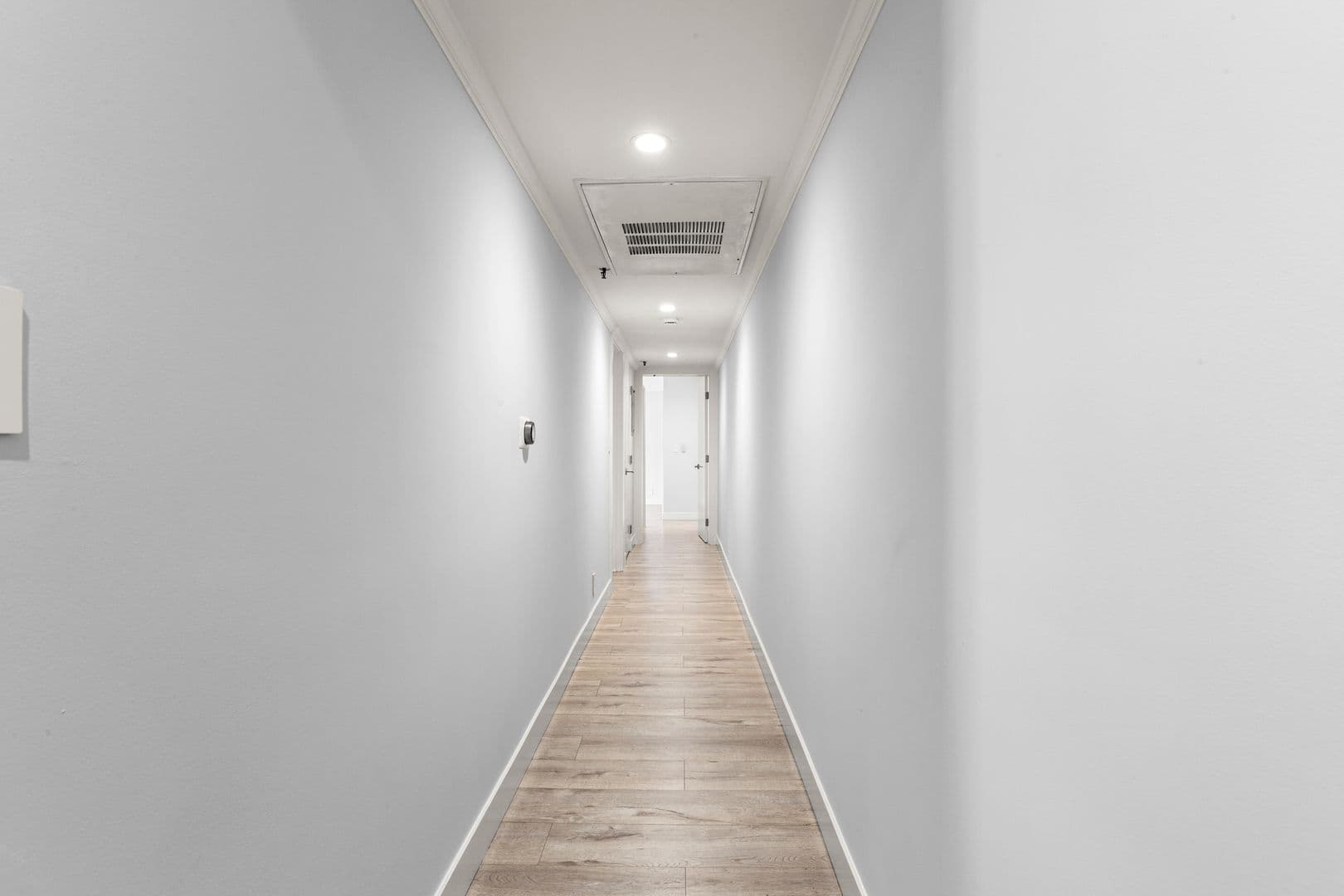 Los Angeles Apartment: 6543 Franklin Avenue