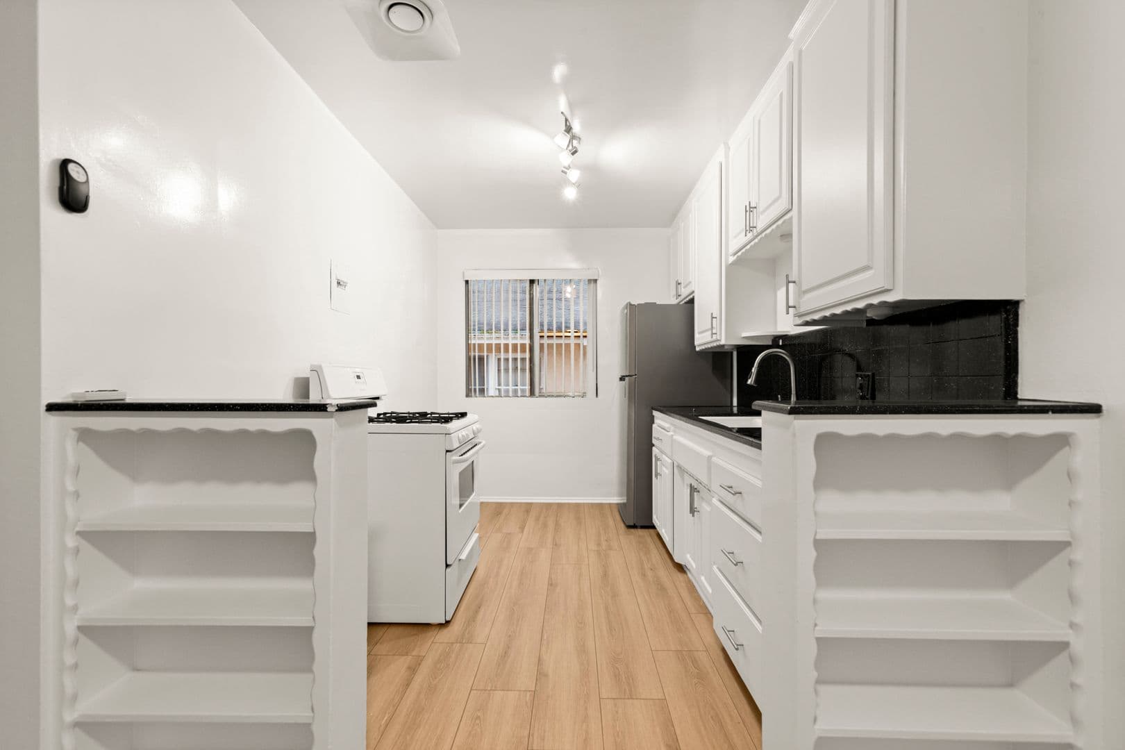 Los Angeles Apartment: 1254 North Orange Drive