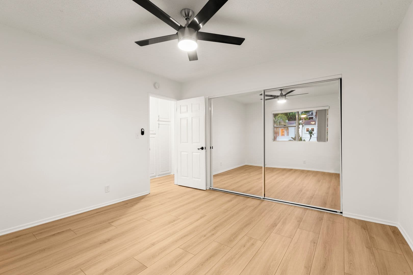 Los Angeles Apartment: 1254 North Orange Drive