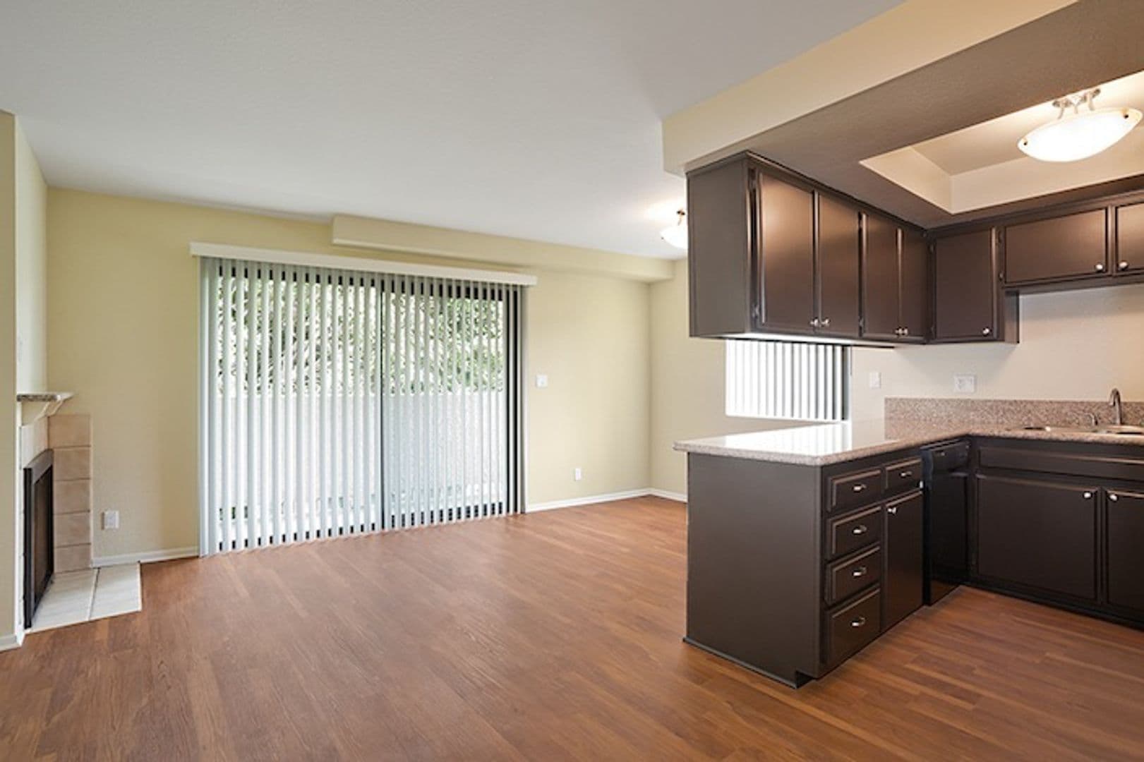 LOS ANGELES Apartment: 3974 MOORE ST.