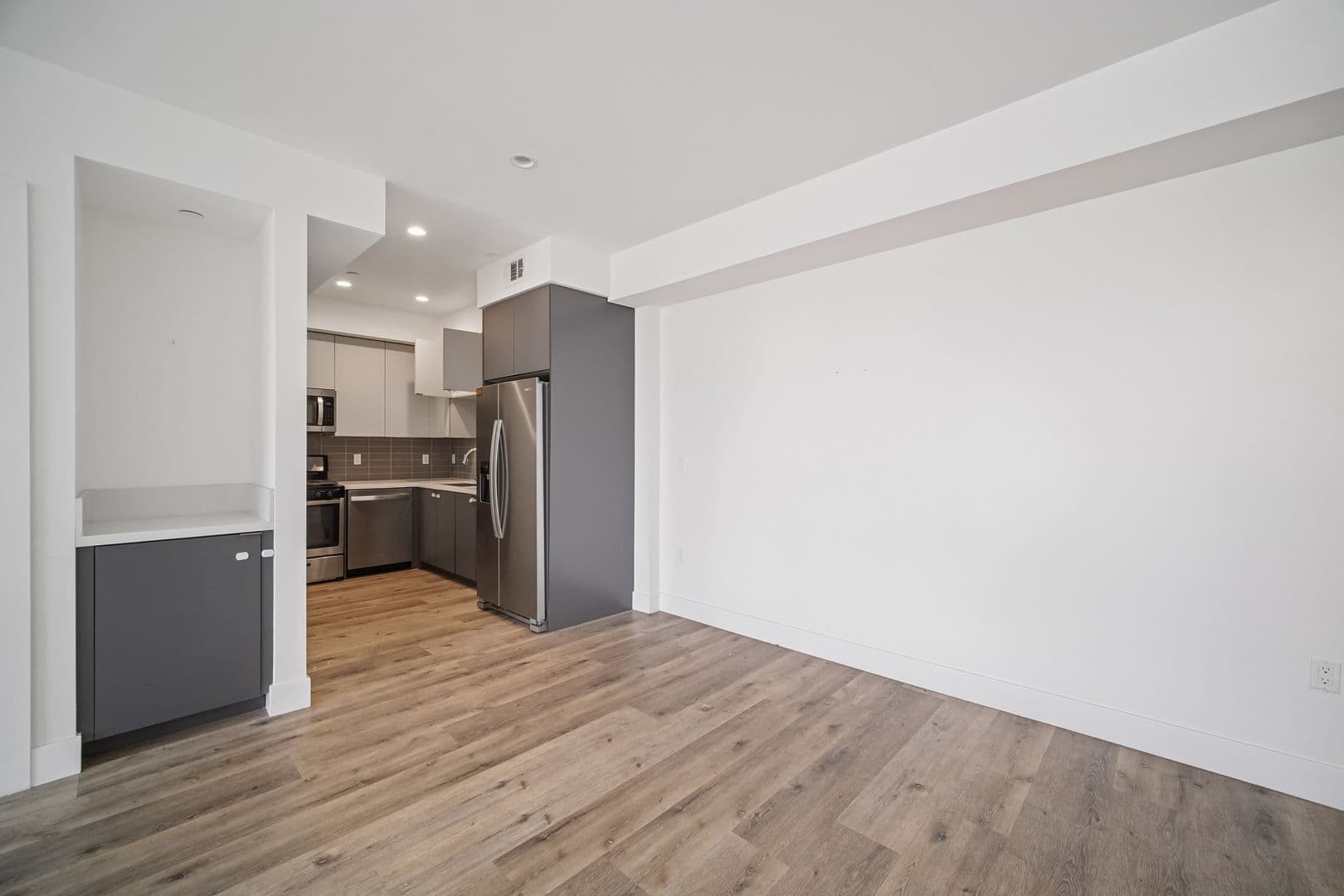 North Hollywood Apartment: 5525 Case Avenue