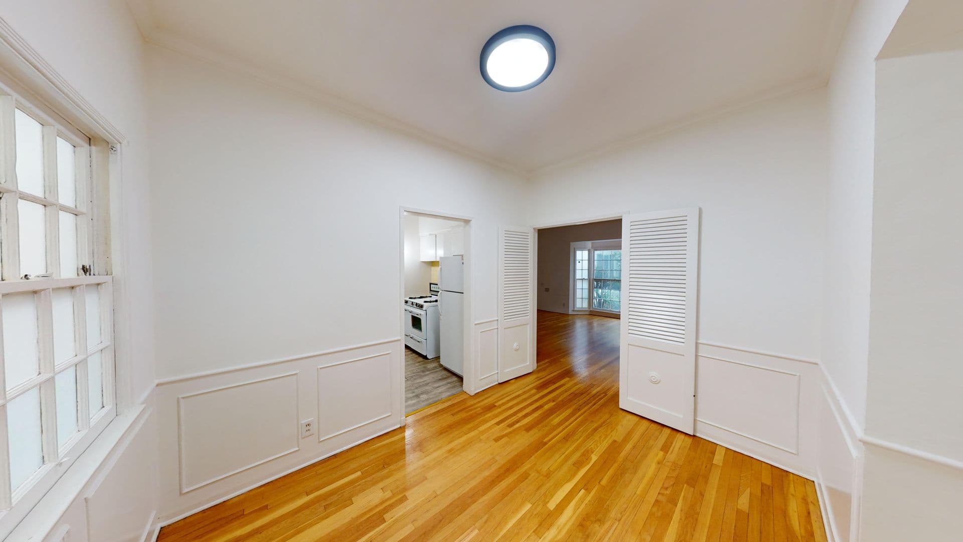 Los Angeles Apartment: 120 South Sweetzer Avenue