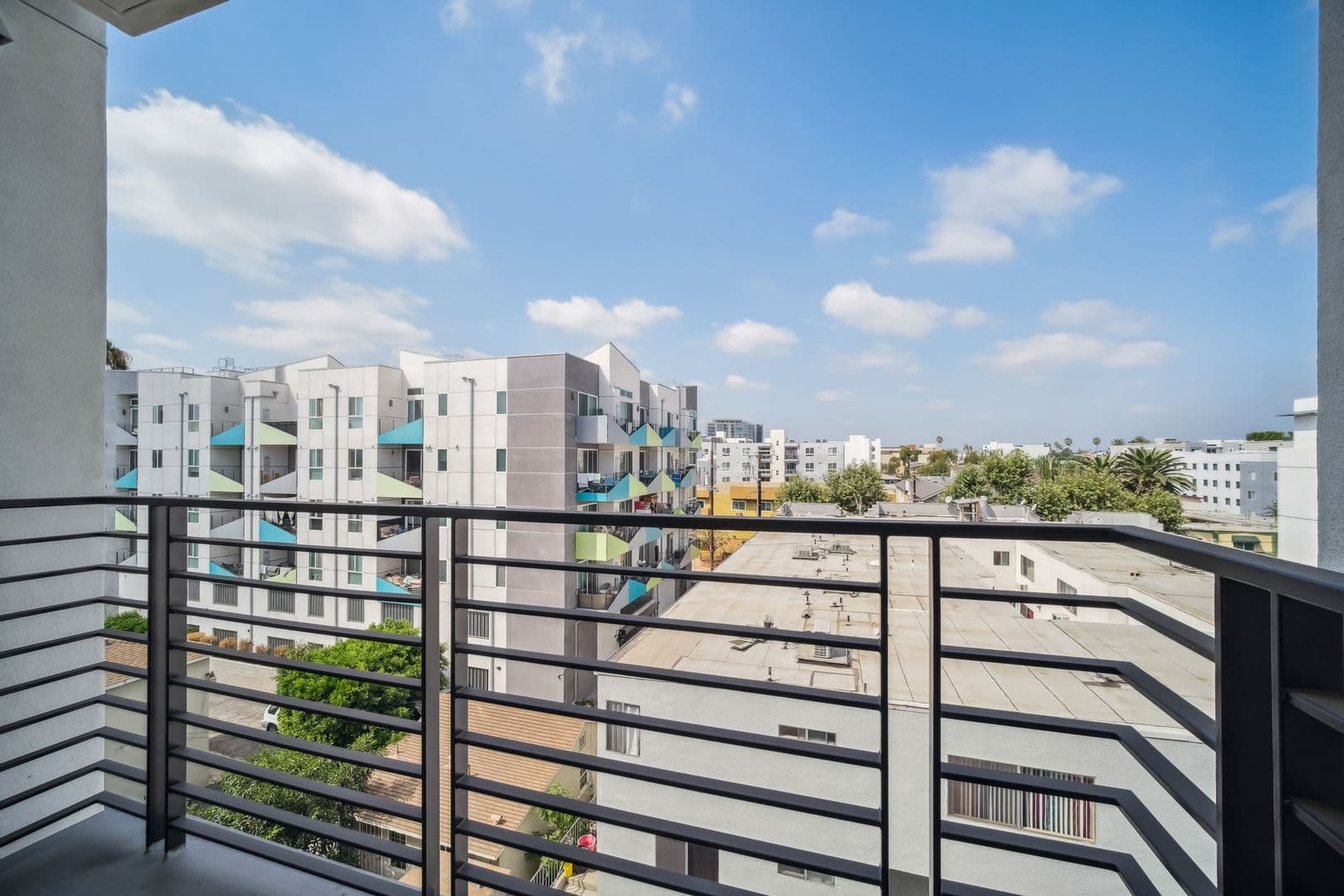 North Hollywood Apartment: 5525 Case Avenue