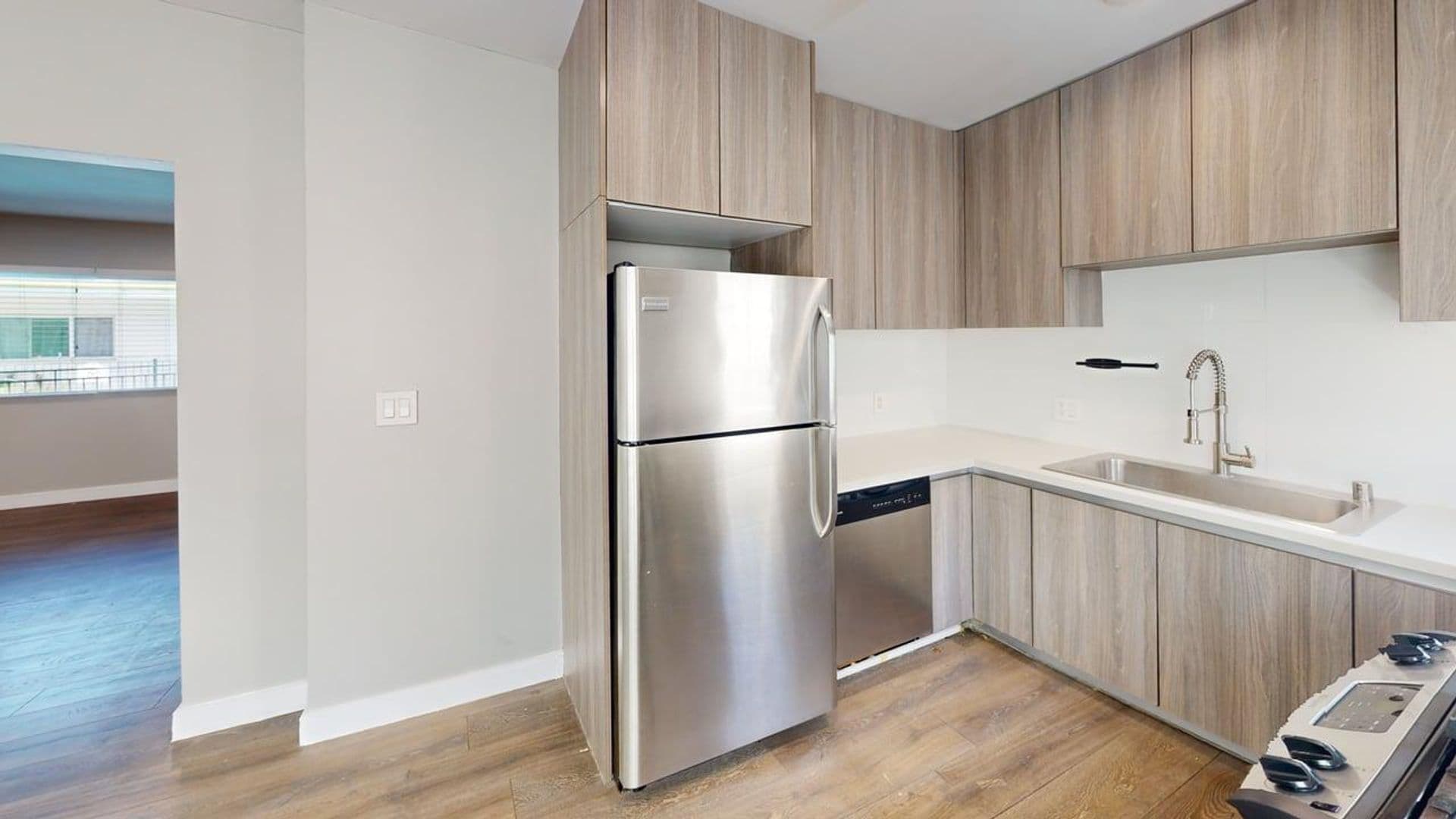 Los Angeles Apartment: 400 South Mariposa Avenue