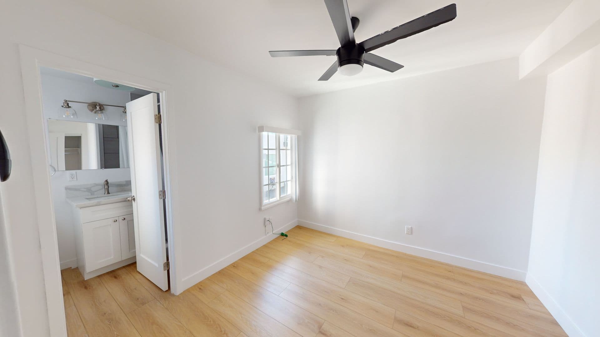 Los Angeles Apartment: 1118 Lyman Place