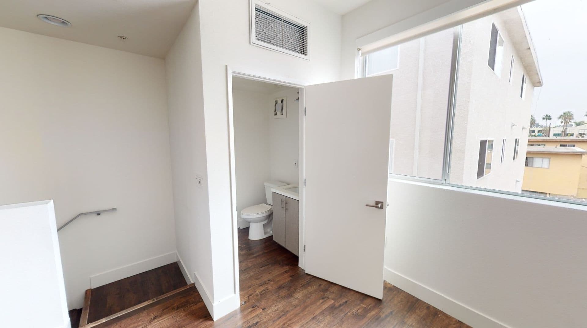 Los Angeles Apartment: 4270 S. Lindblade Drive
