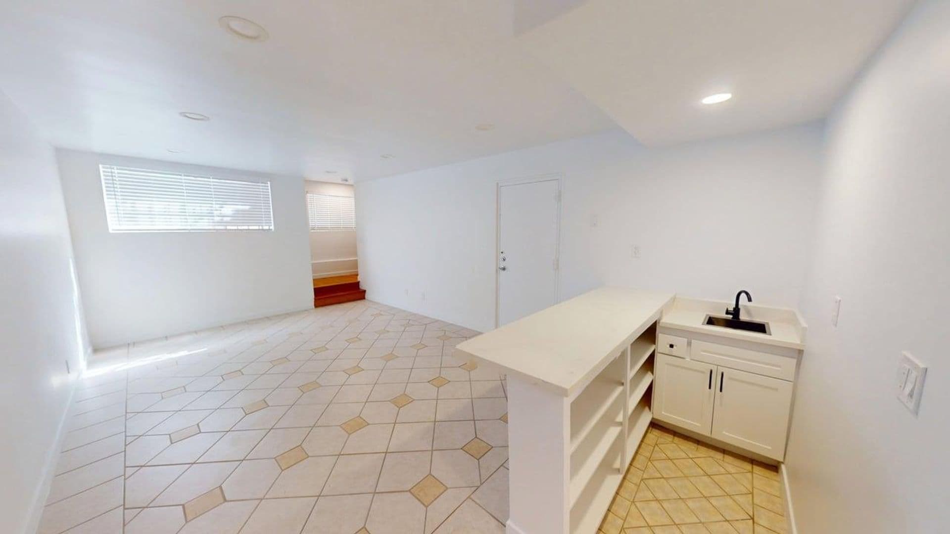 BEVERLY HILLS Apartment: 245 S. DOHENY DR.
