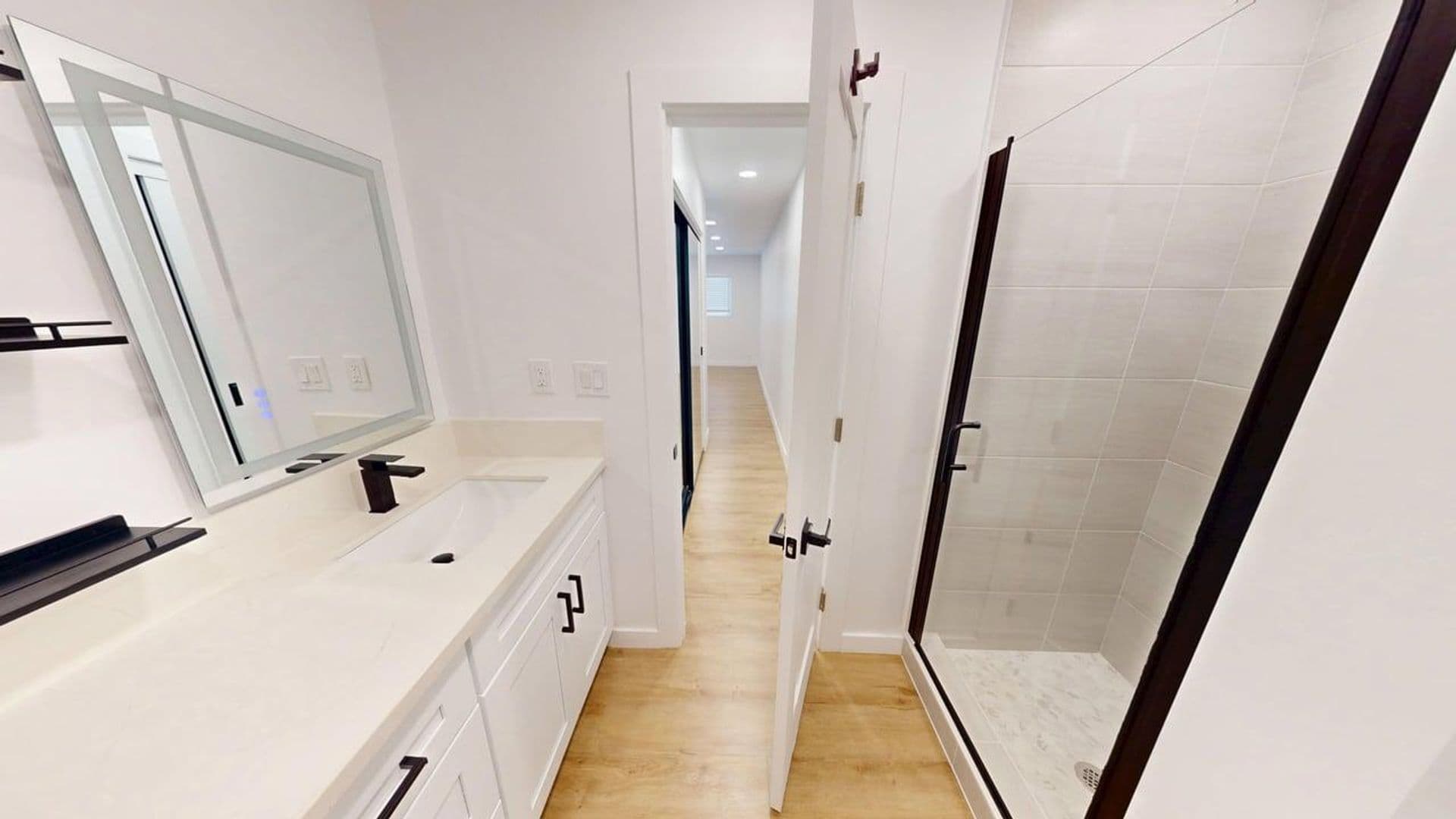 BEVERLY HILLS Apartment: 245 S. DOHENY DR.