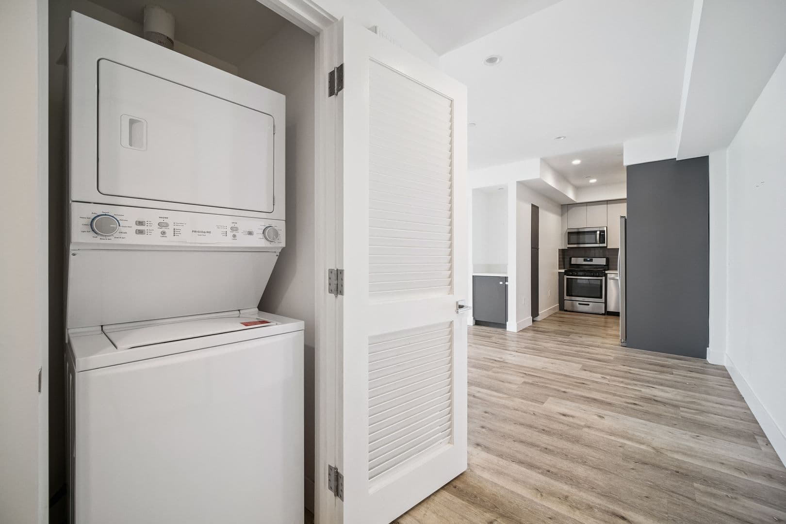 North Hollywood Apartment: 5525 Case Avenue