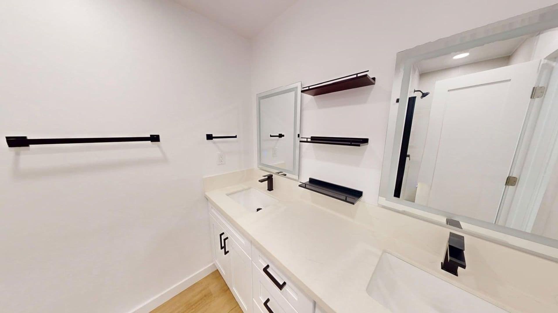 BEVERLY HILLS Apartment: 245 S. DOHENY DR.