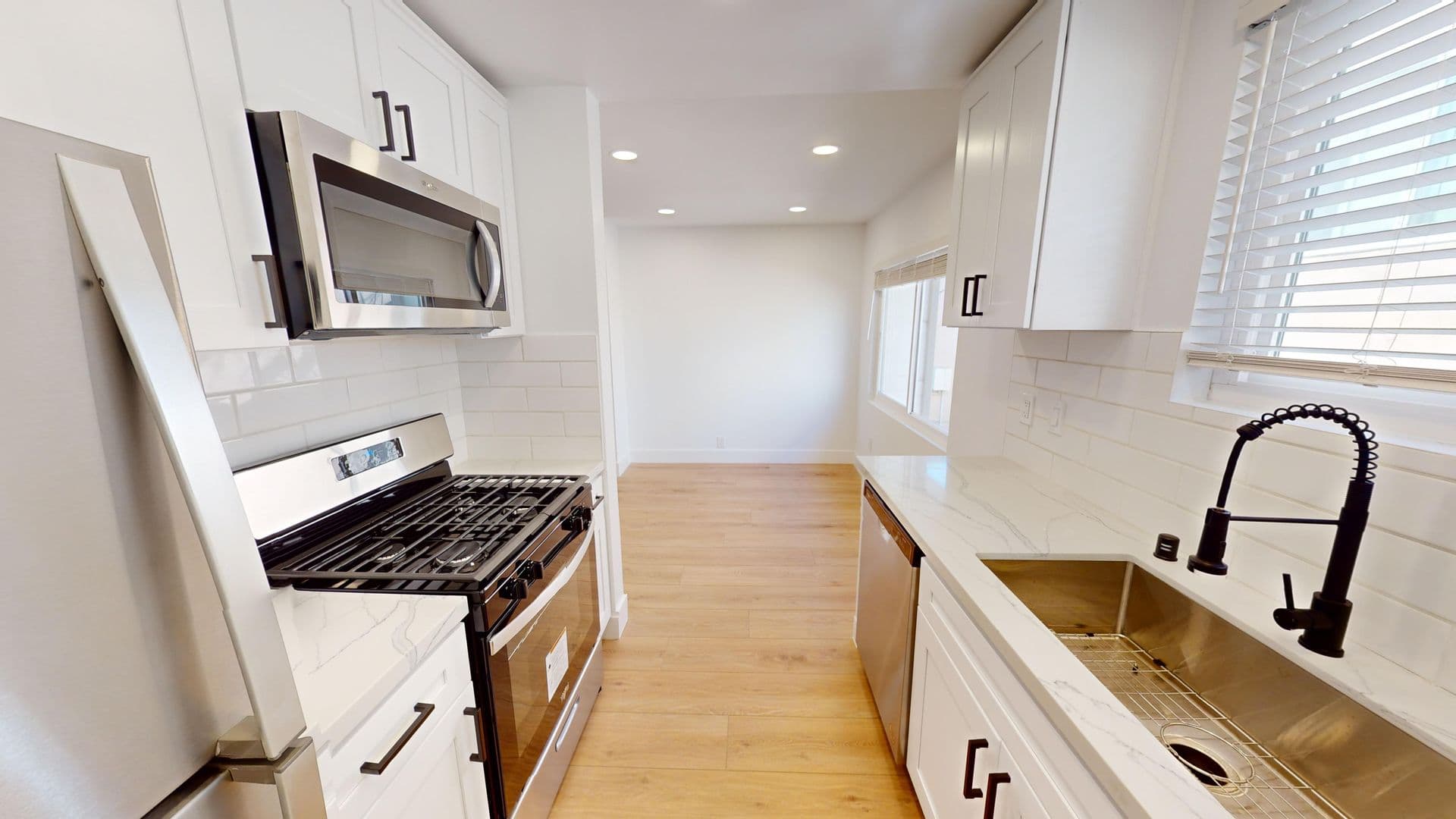 West Hollywood Apartment: 943 North Gardner Street