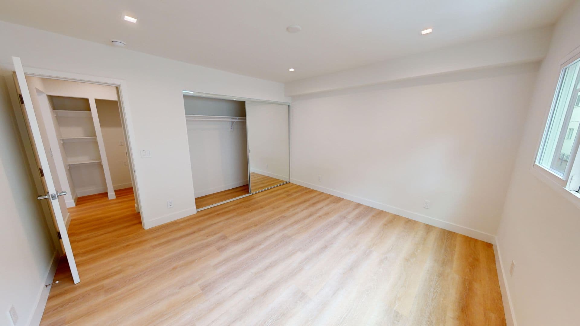 Los Angeles Apartment: 1770 El Cerrito Place