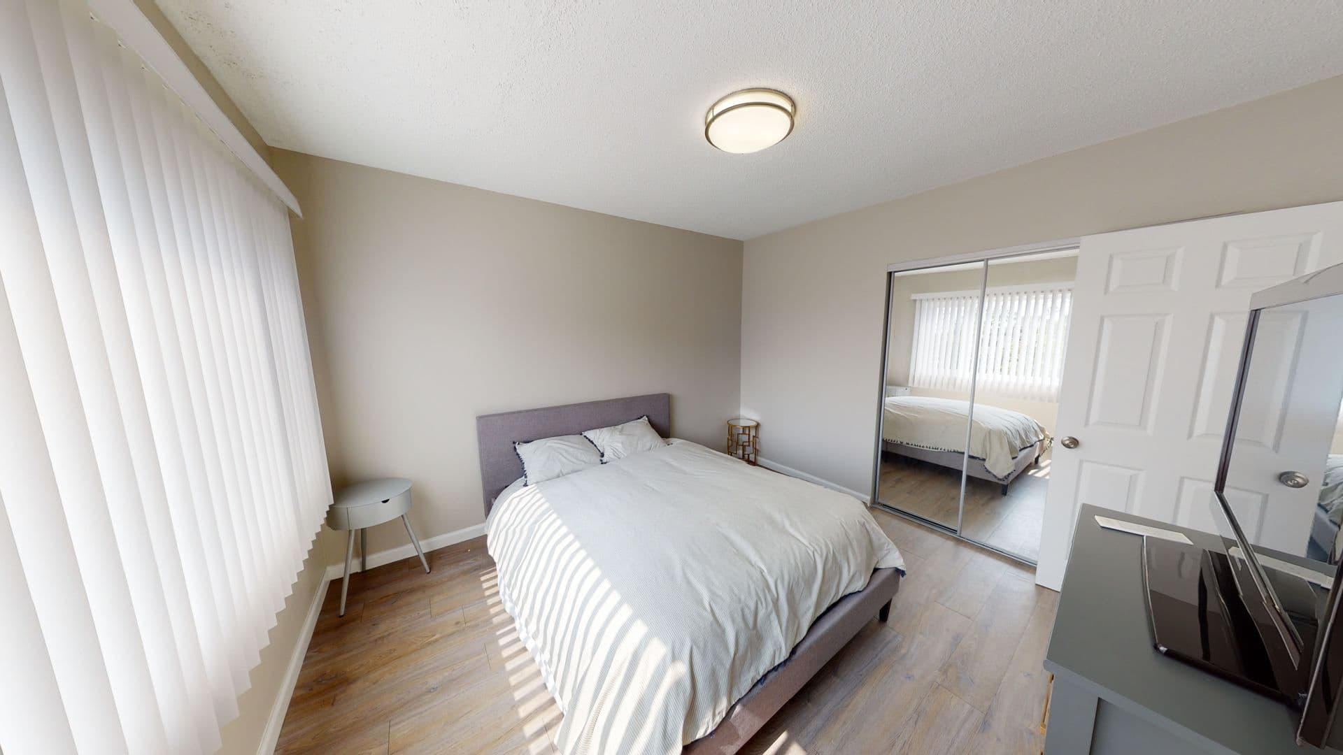 LOS ANGELES Apartment: 6520 & 6530 DE LONGPRE AVE.
