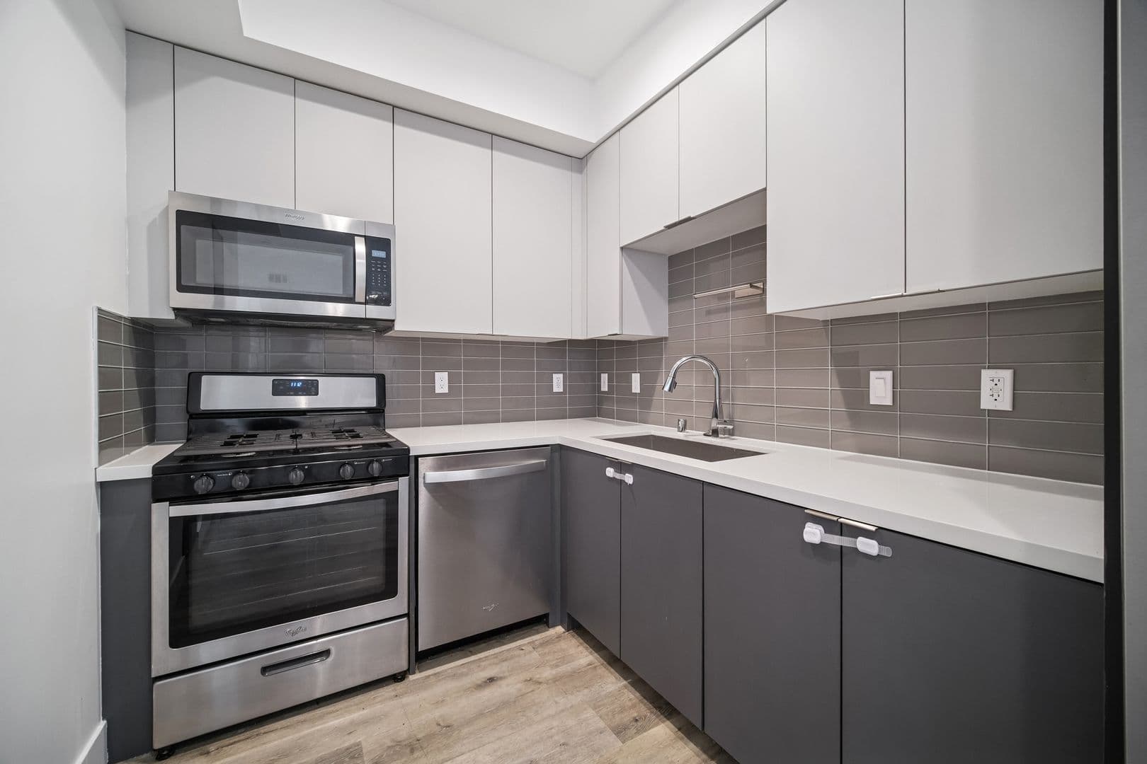 North Hollywood Apartment: 5525 Case Avenue