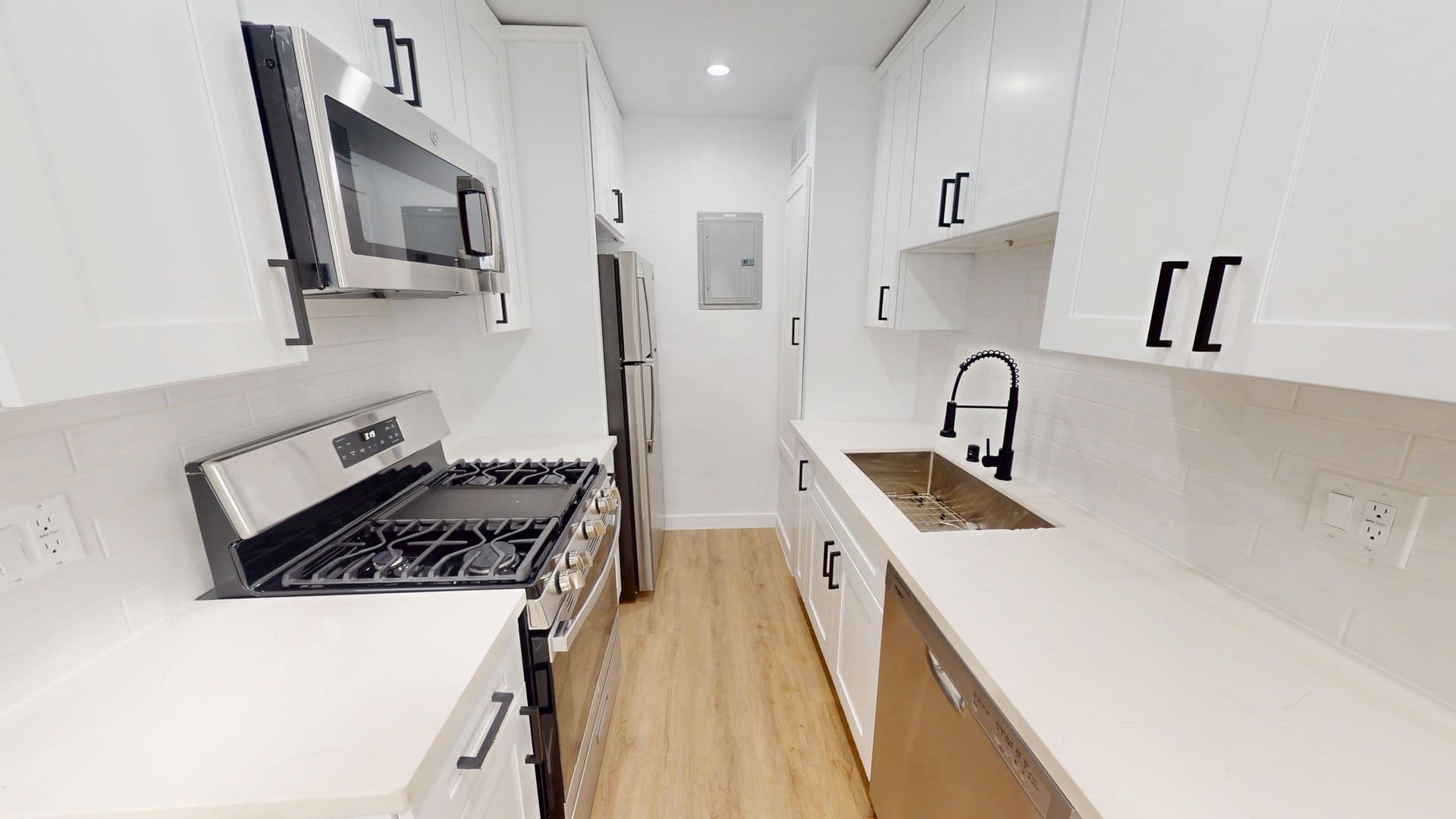 West Hollywood Apartment: 1014 North Hayworth Avenue