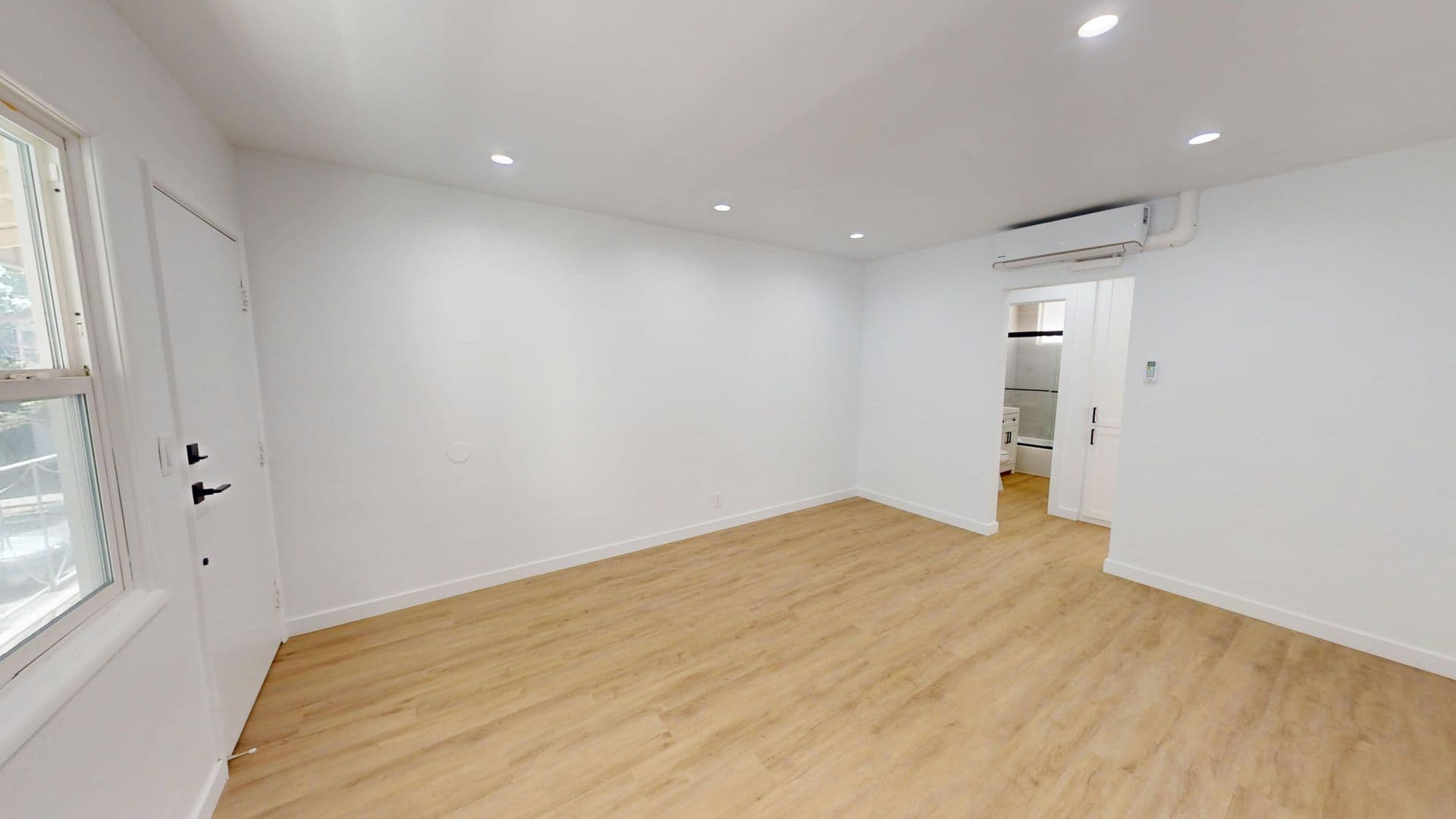 West Hollywood Apartment: 1014 North Hayworth Avenue
