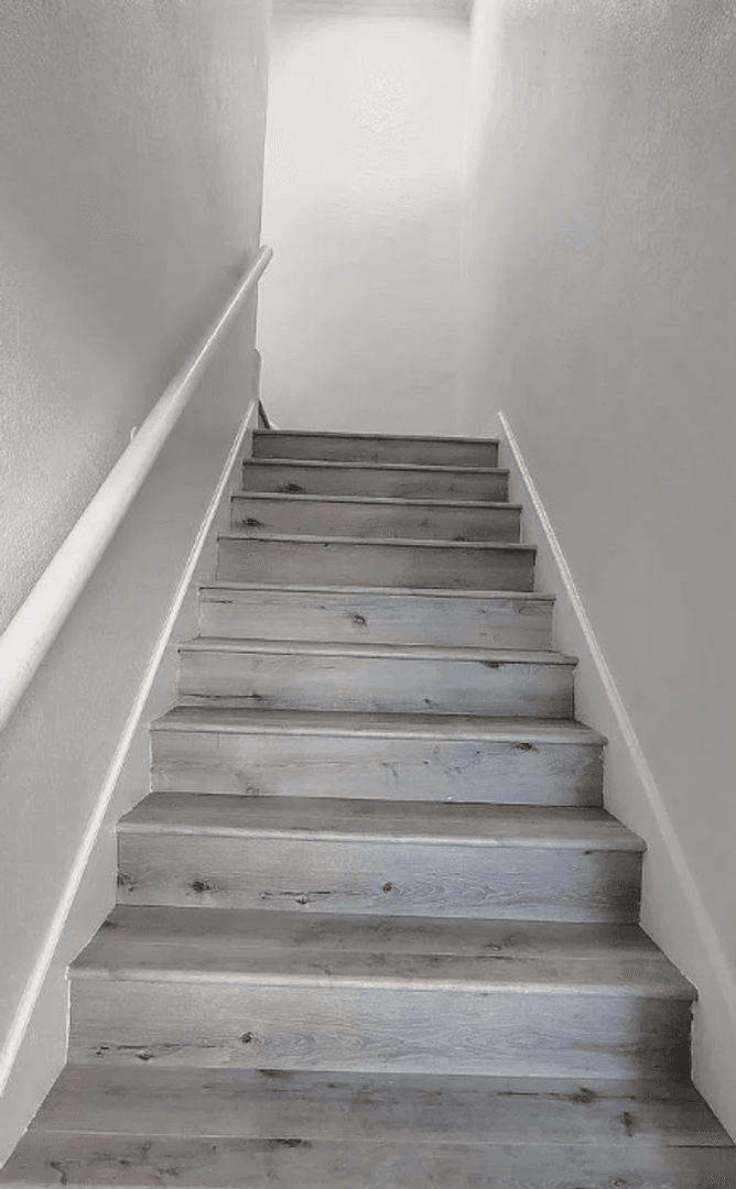 Los Angeles Apartment: 1565 South Hobart Blvd