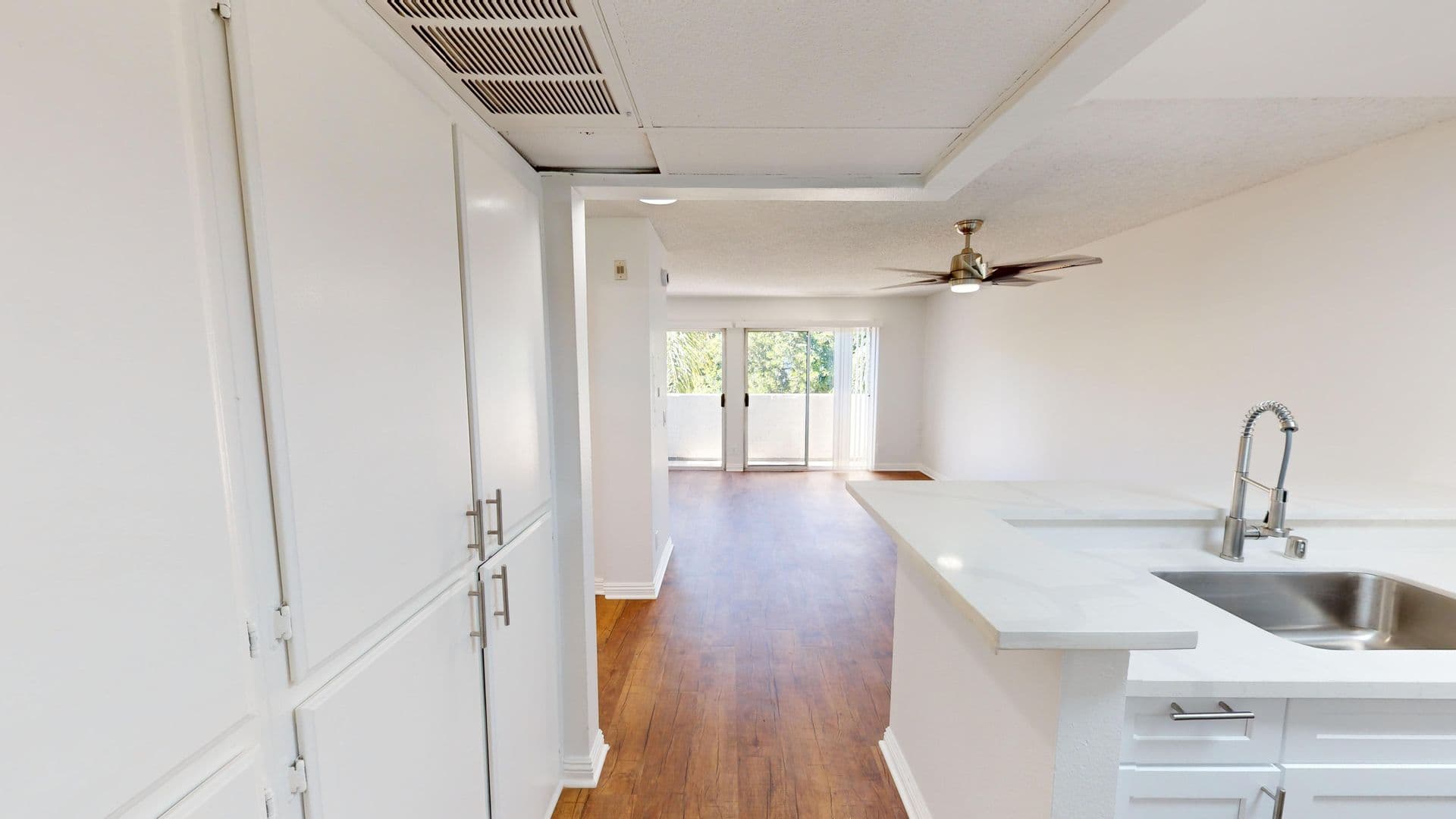 LOS ANGELES Apartment: 1530 NORTH DETROIT STREET