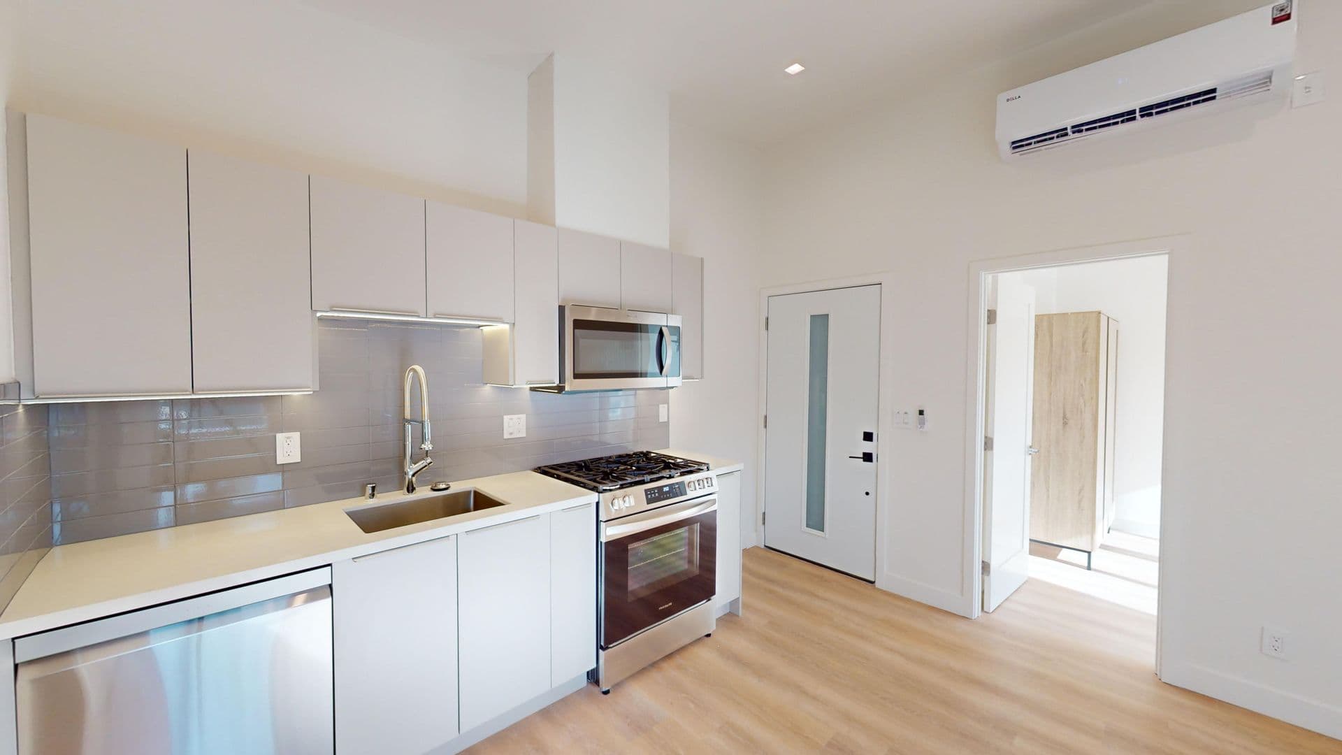 Los Angeles Apartment: 1770 El Cerrito Place