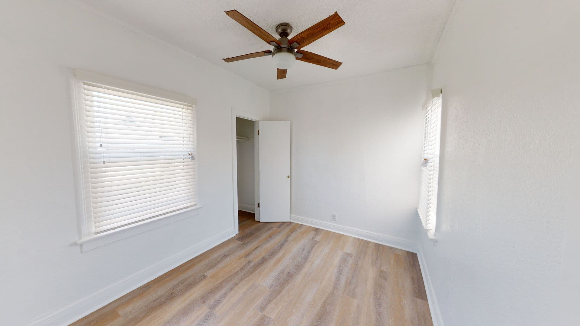 Los Angeles Apartment: 1565 South Hobart Blvd