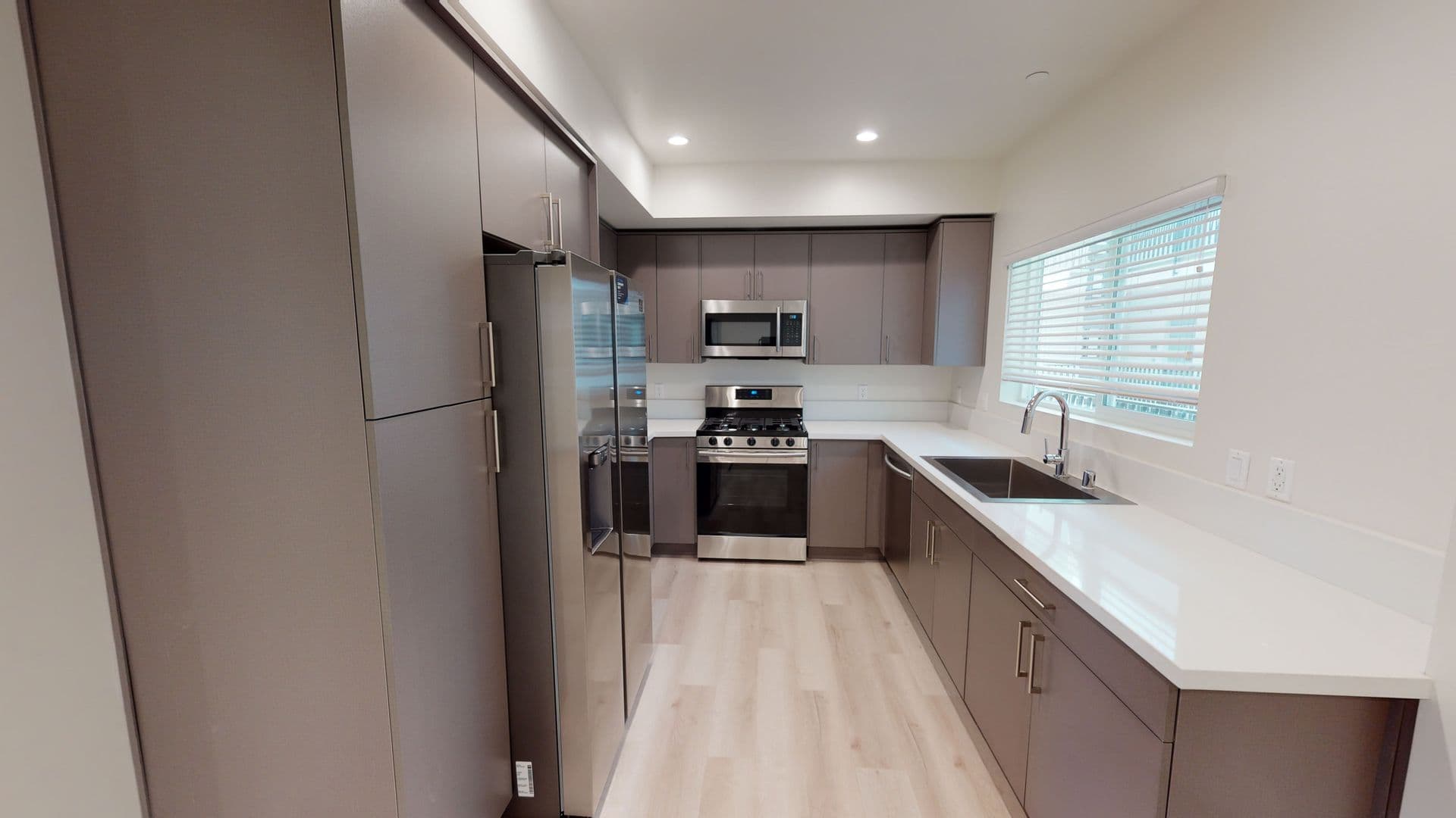 CANOGA PARK Apartment: 7043 JORDAN AVE