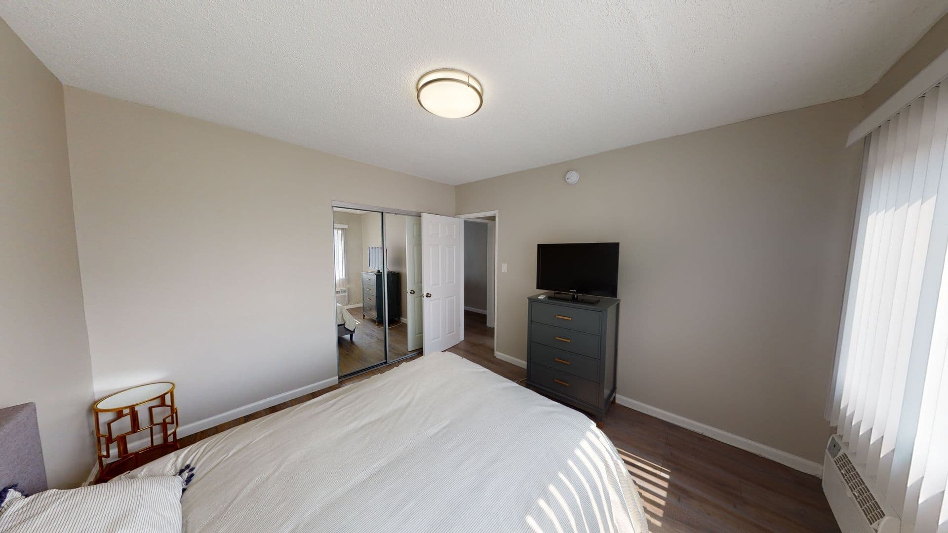 LOS ANGELES Apartment: 6520 & 6530 DE LONGPRE AVE.