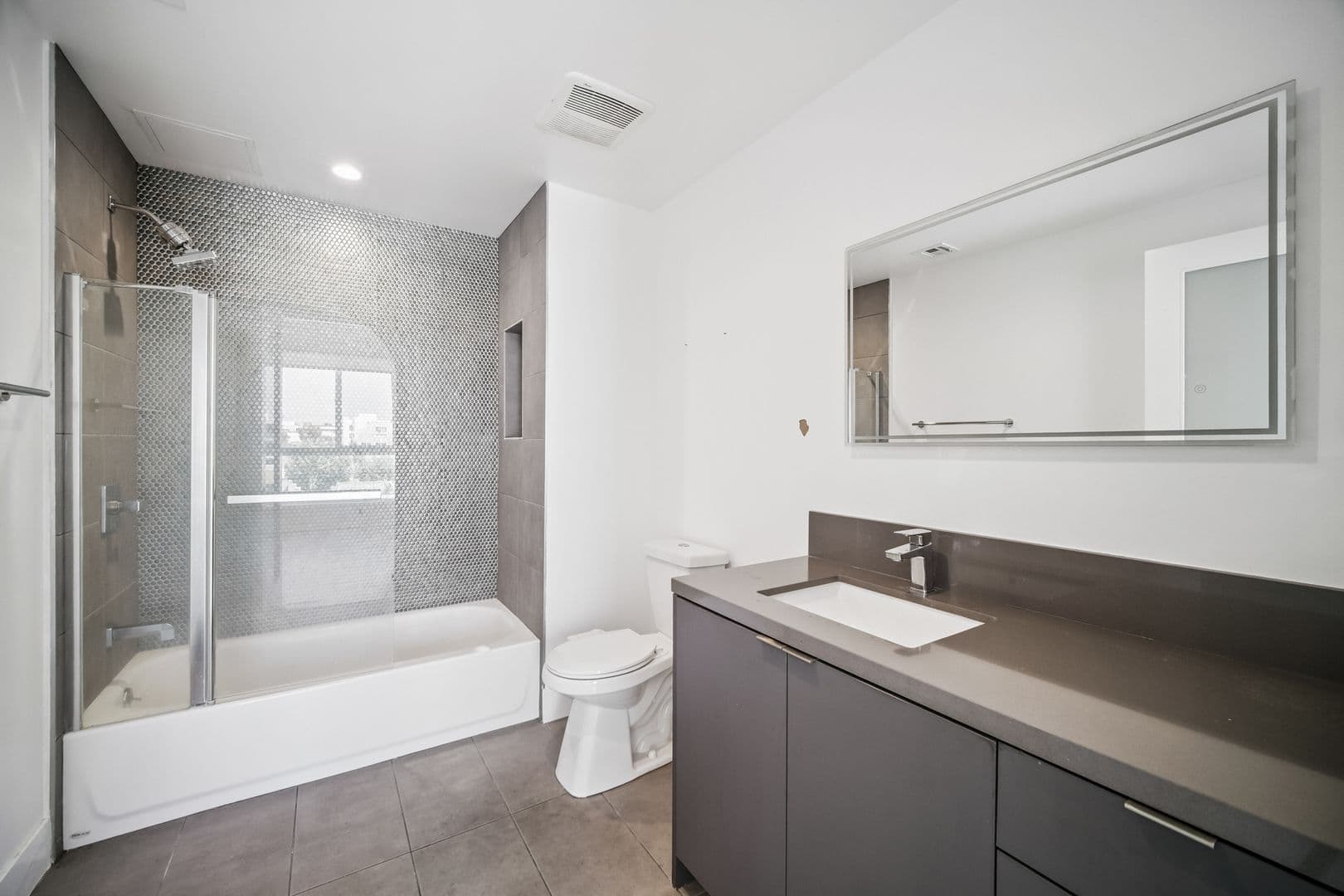 North Hollywood Apartment: 5525 Case Avenue