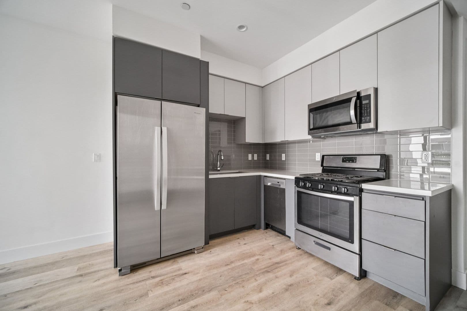 North Hollywood Apartment: 5525 Case Avenue
