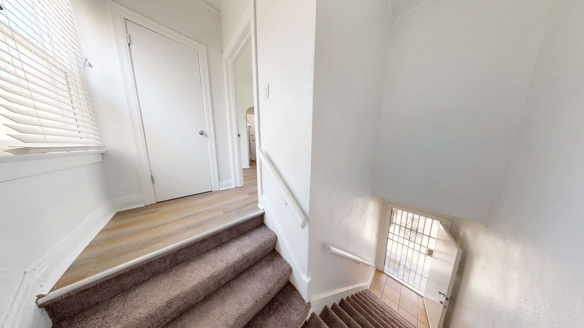 Los Angeles Apartment: 1565 South Hobart Blvd