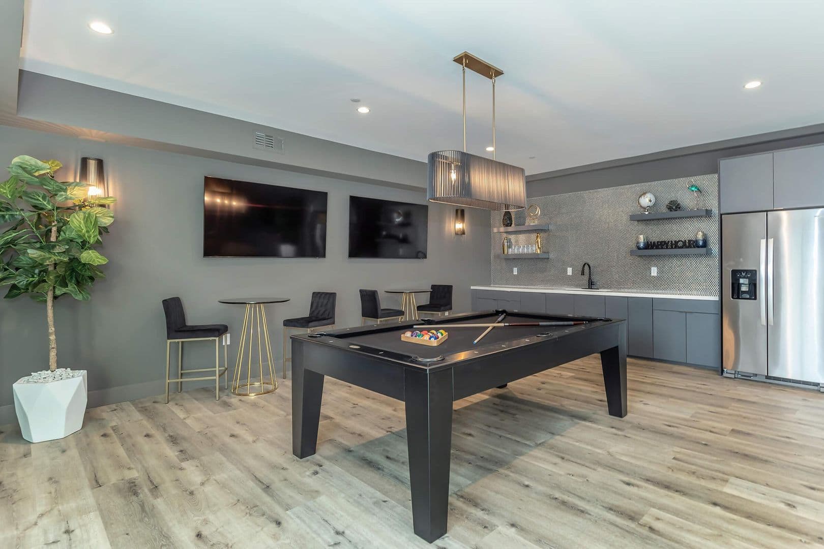 North Hollywood Apartment: 5525 Case Avenue