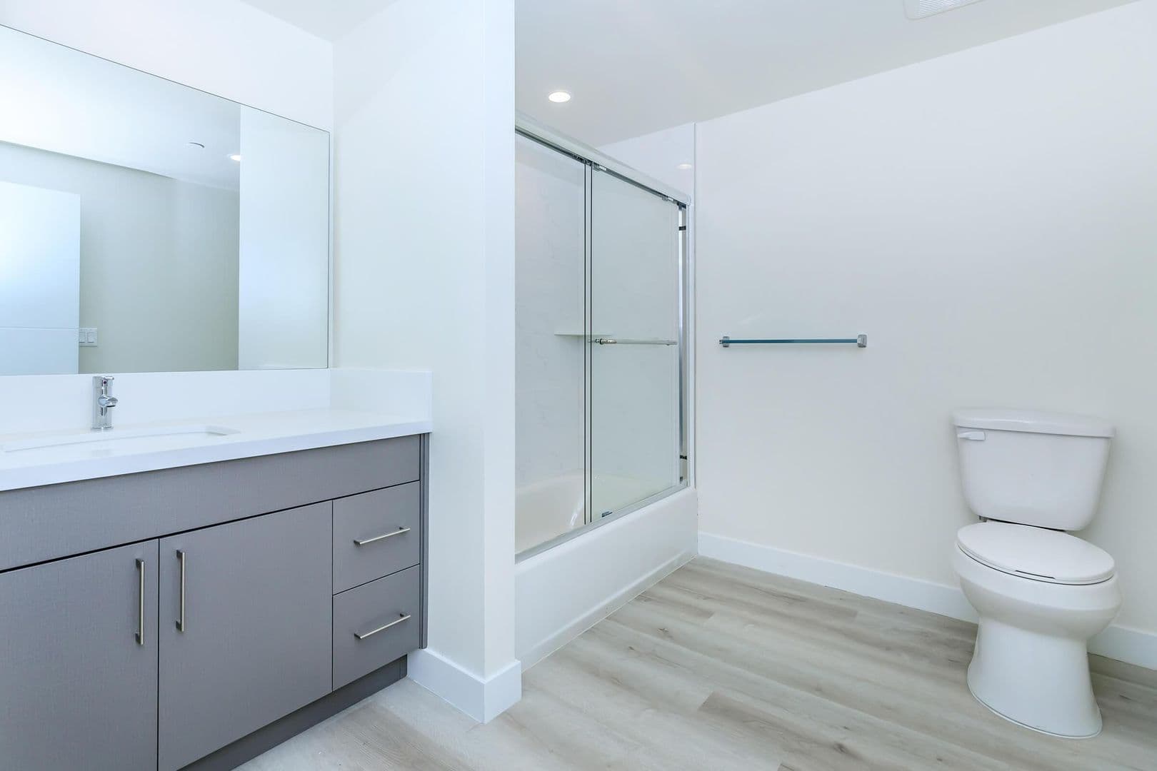 CANOGA PARK Apartment: 7043 JORDAN AVE