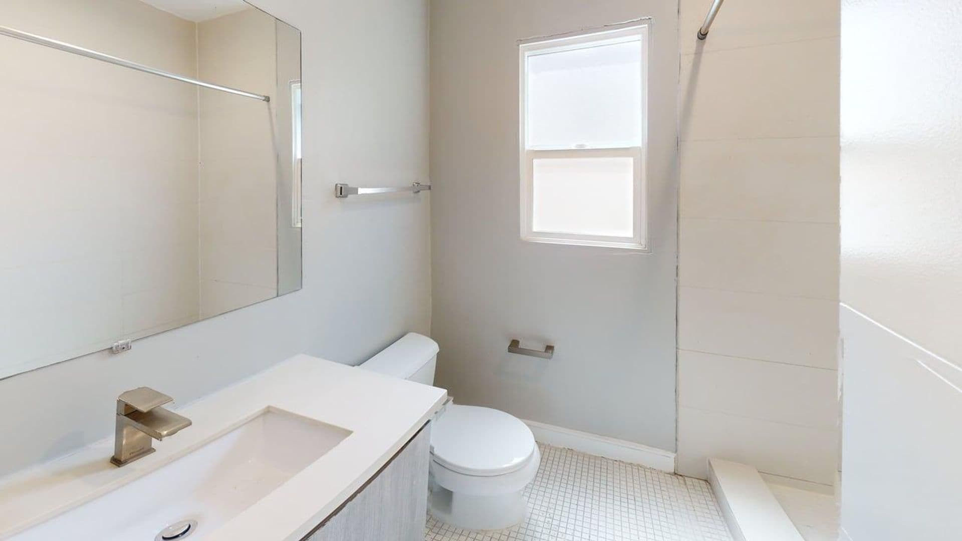 Los Angeles Apartment: 400 South Mariposa Avenue