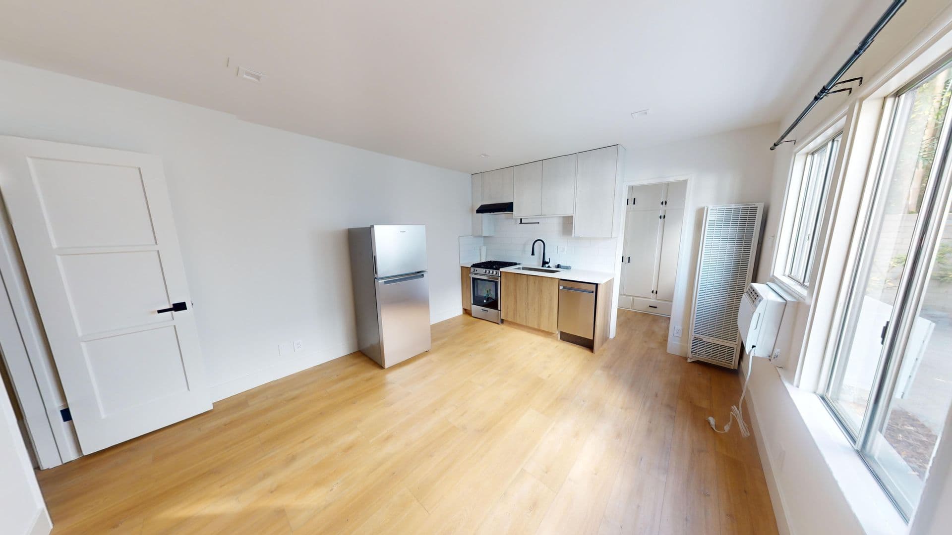 Burbank Apartment: 139 North Beachwood Drive