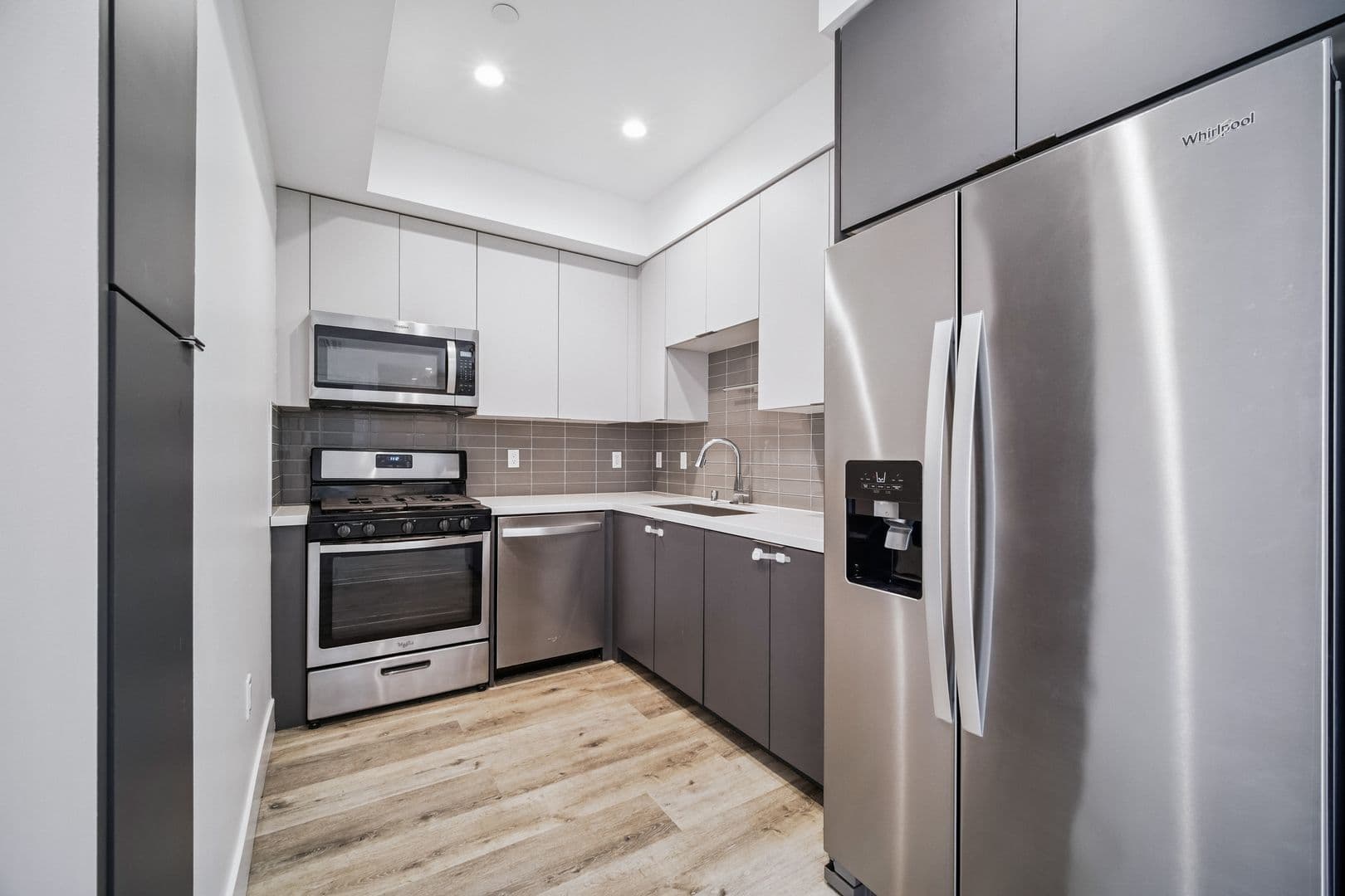 North Hollywood Apartment: 5525 Case Avenue