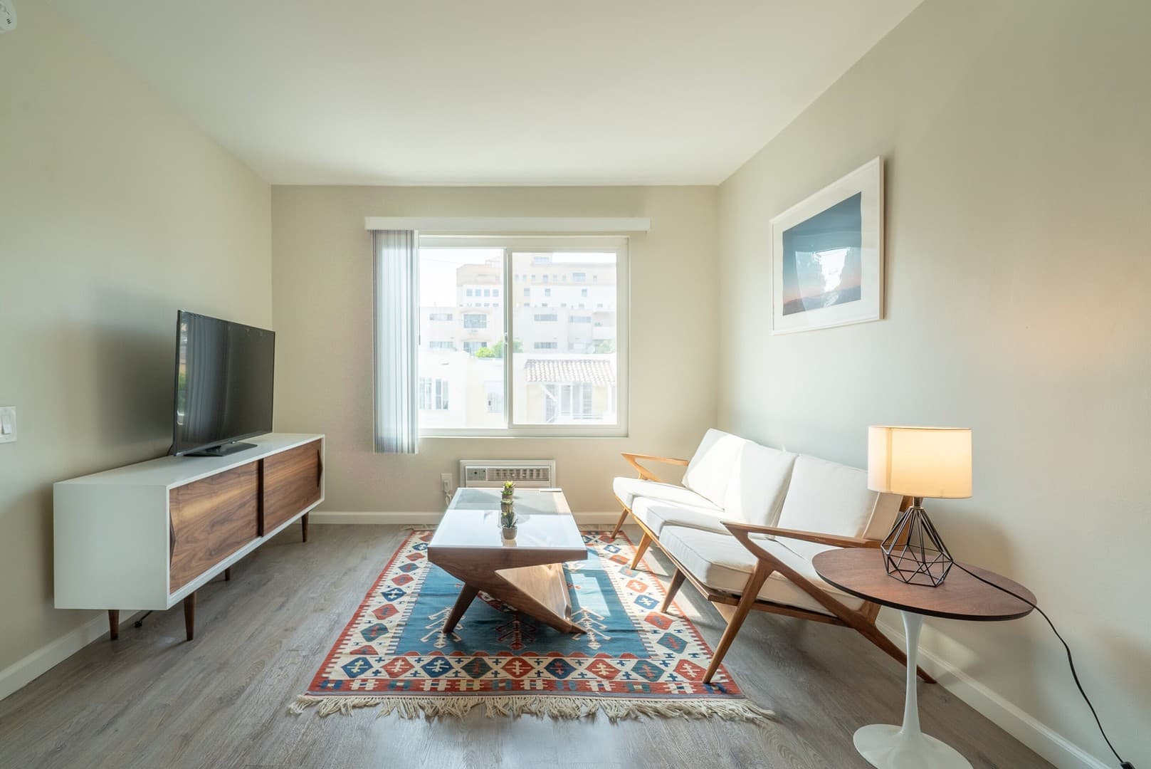 LOS ANGELES Apartment: 2155 BELLEVUE AVE.,