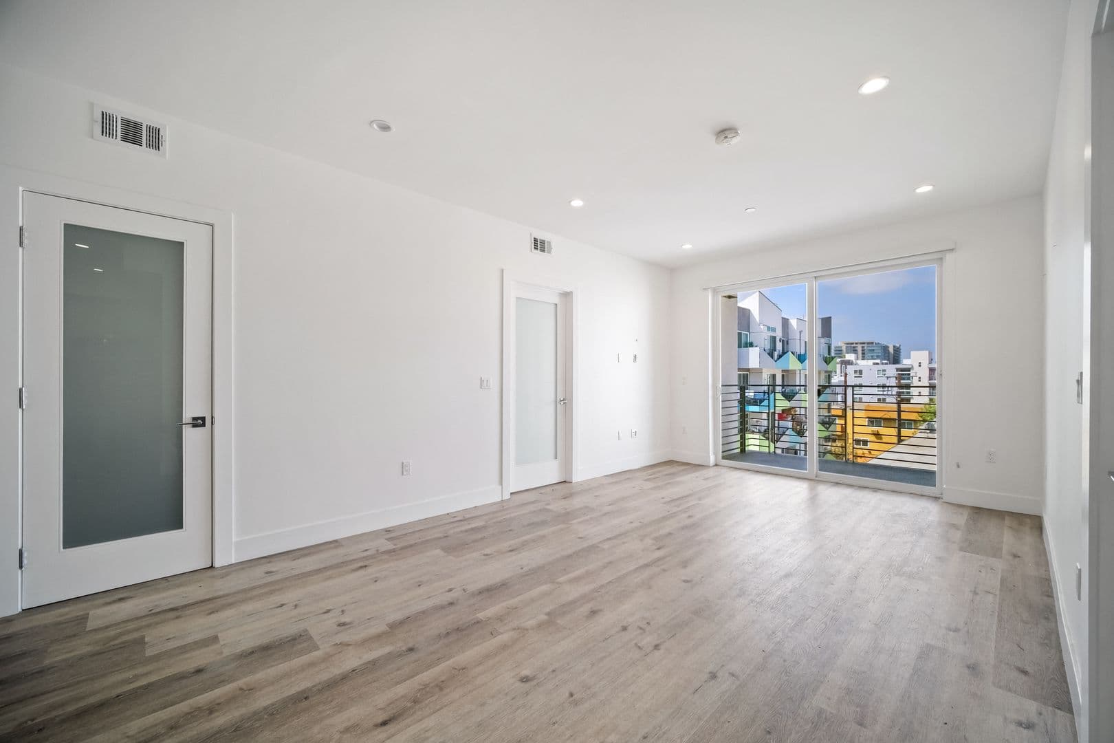 North Hollywood Apartment: 5525 Case Avenue