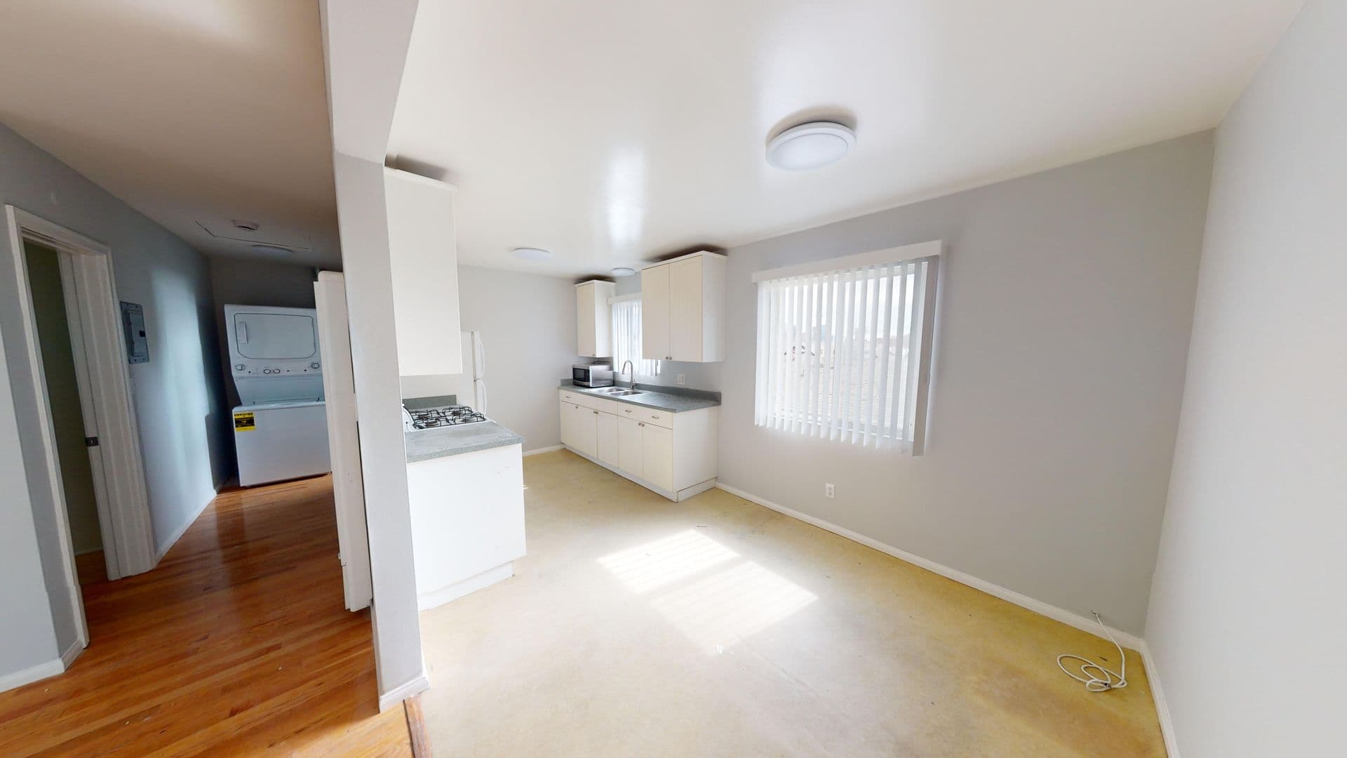 Los Angeles Apartment: 627 Belmont Avenue,