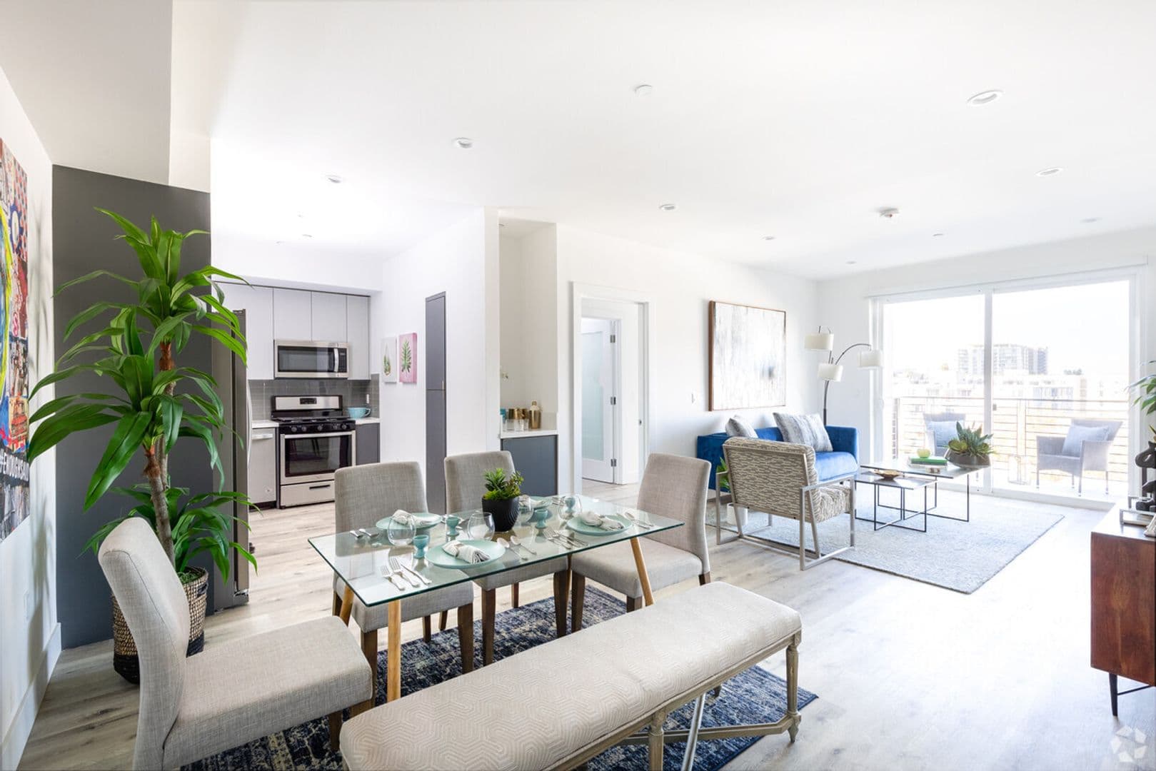 North Hollywood Apartment: 5525 Case Avenue