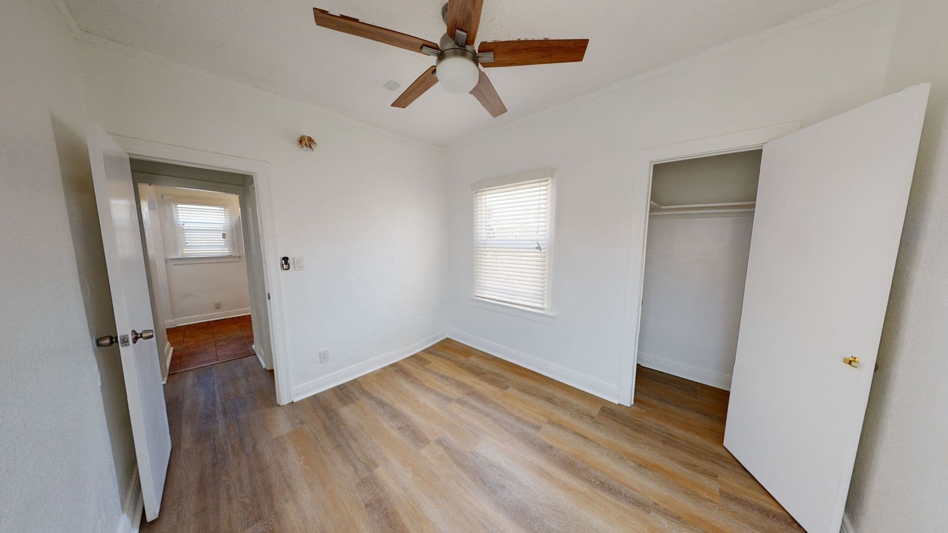 Los Angeles Apartment: 1565 South Hobart Blvd