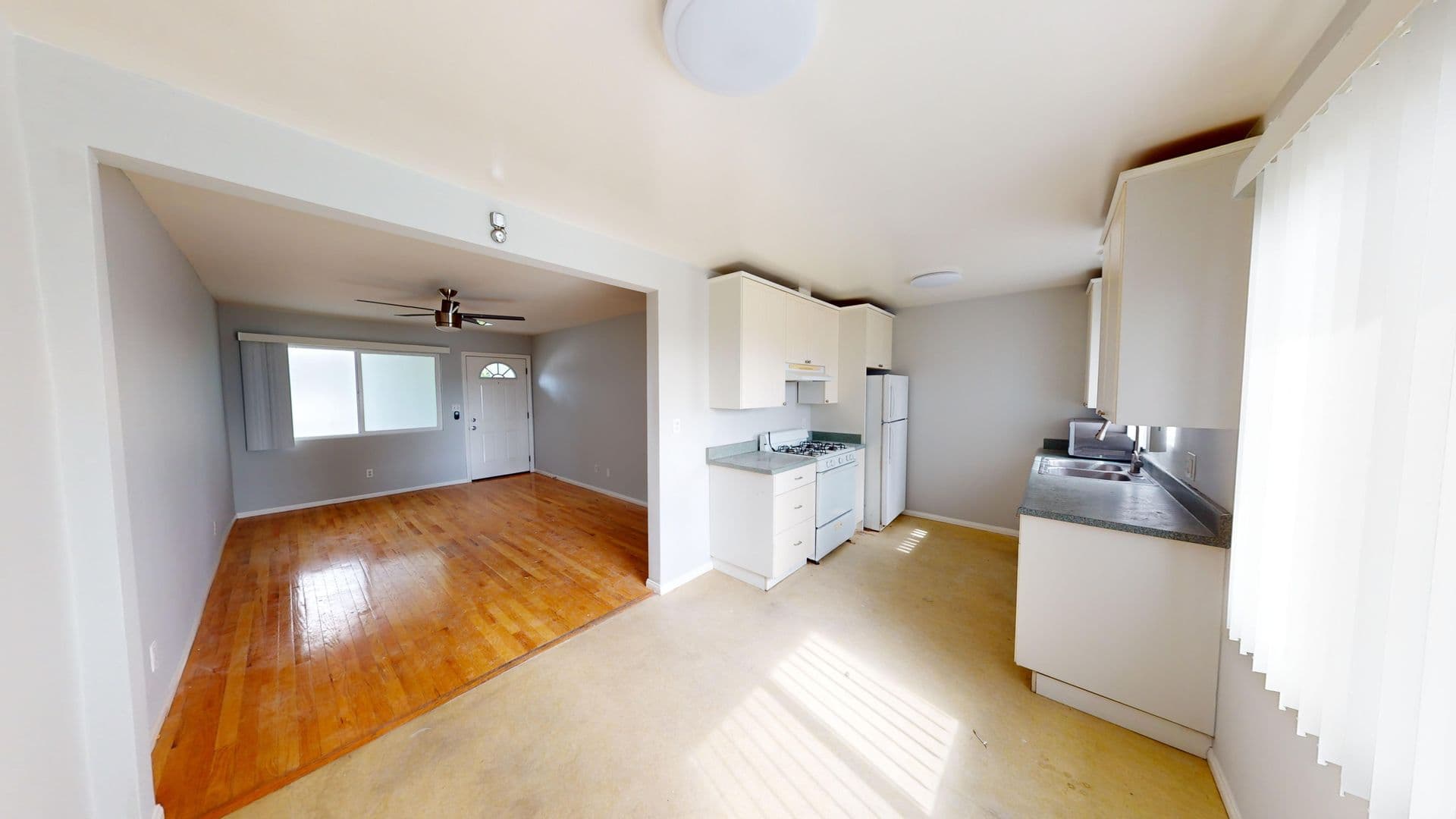 Los Angeles Apartment: 627 Belmont Avenue,