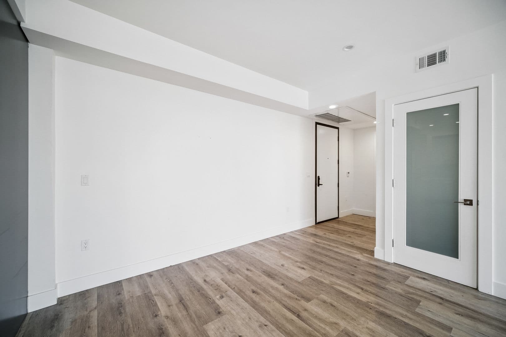 North Hollywood Apartment: 5525 Case Avenue